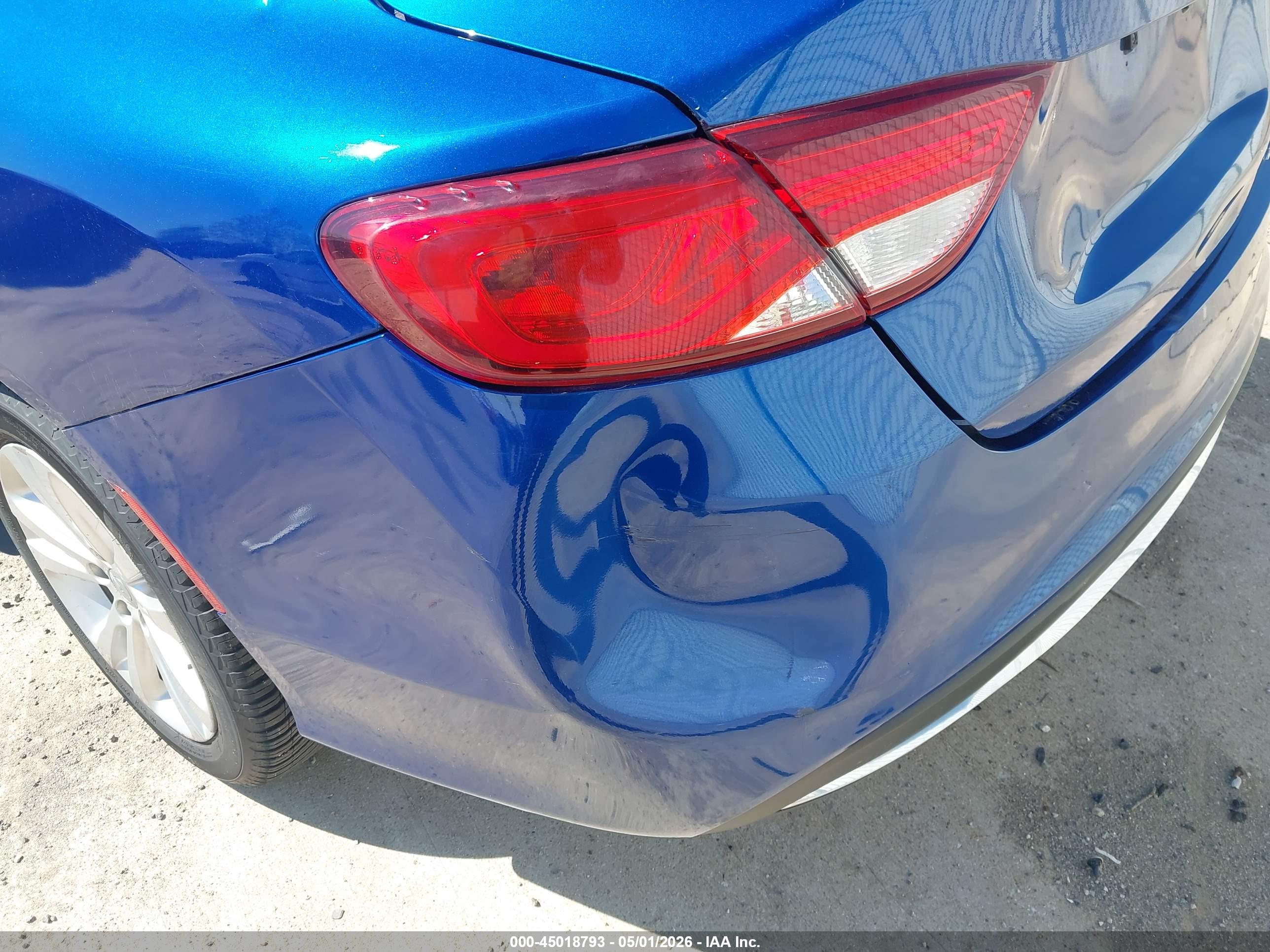 CHRYSLER 200 image 6