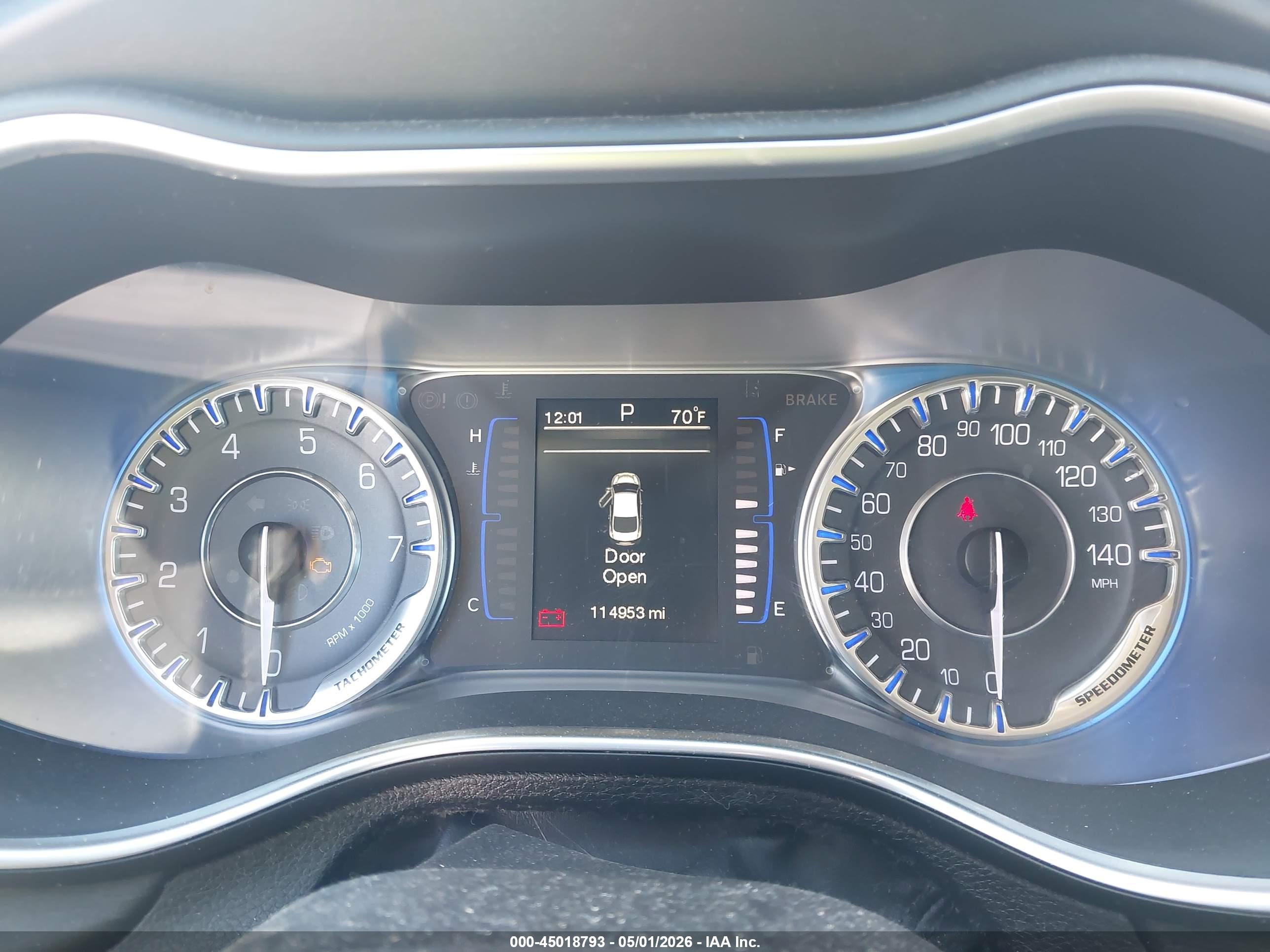 CHRYSLER 200 image 7