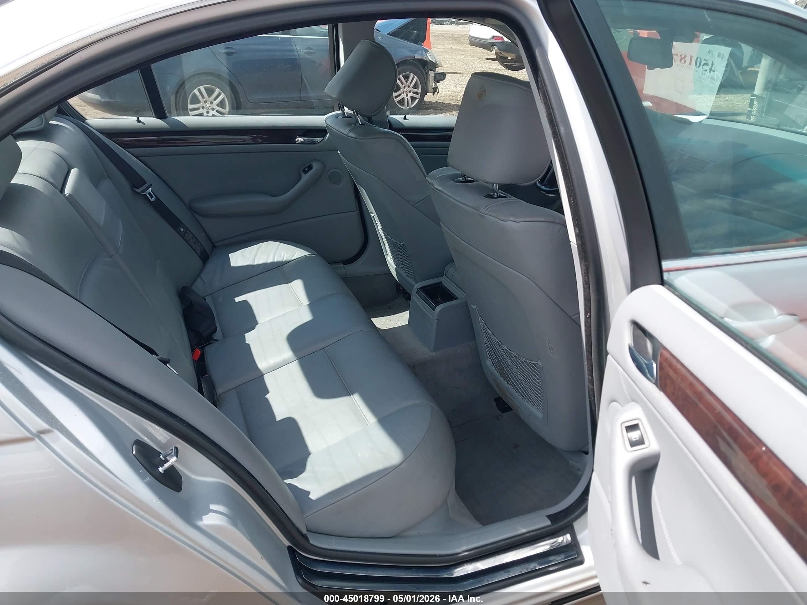 BMW 330I image 8