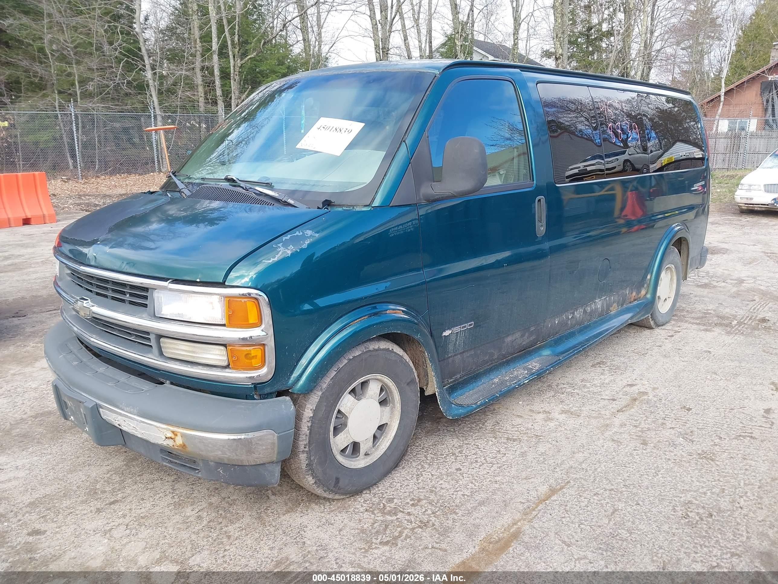 CHEVROLET EXPRESS image 2
