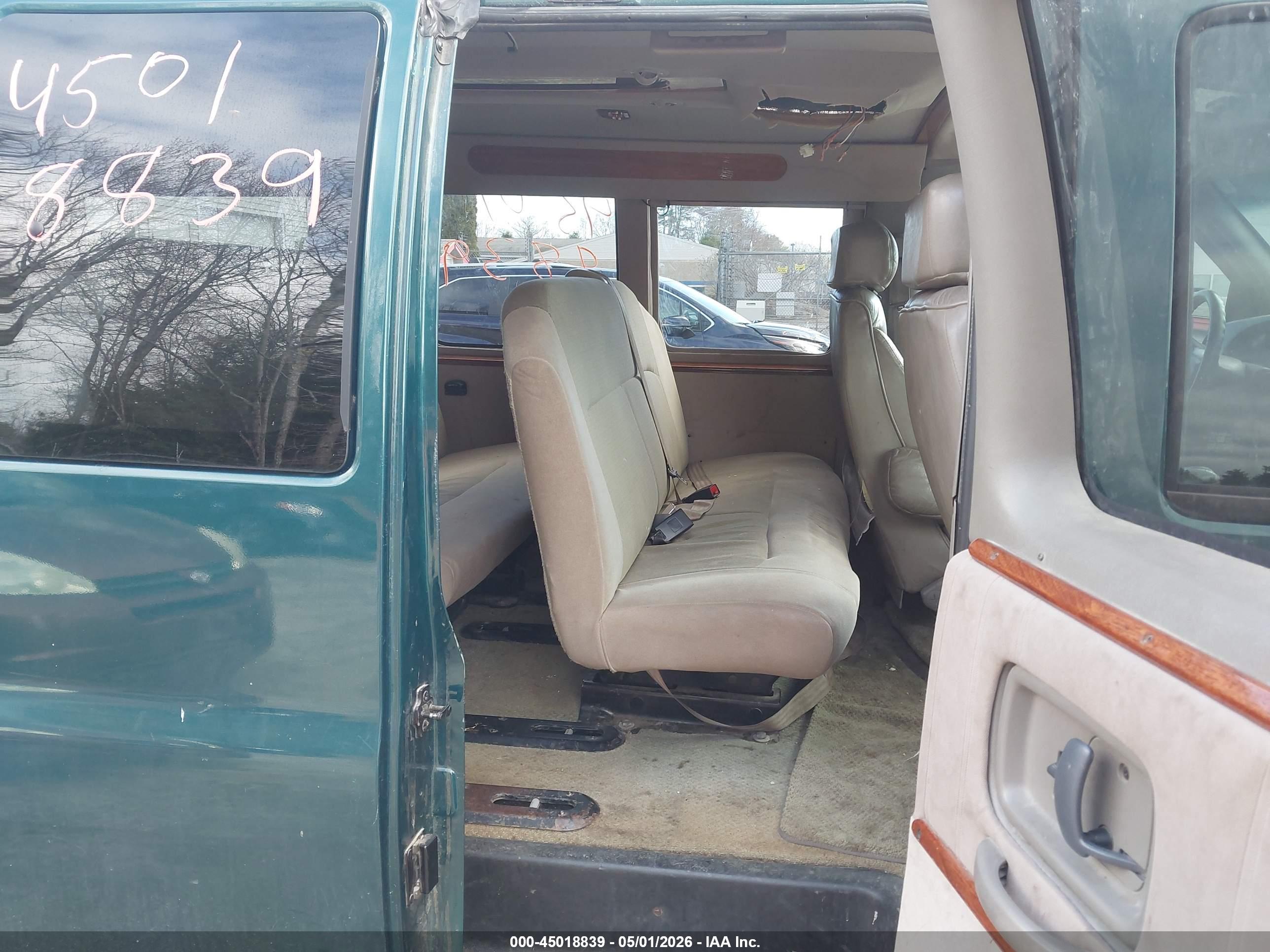 CHEVROLET EXPRESS image 8
