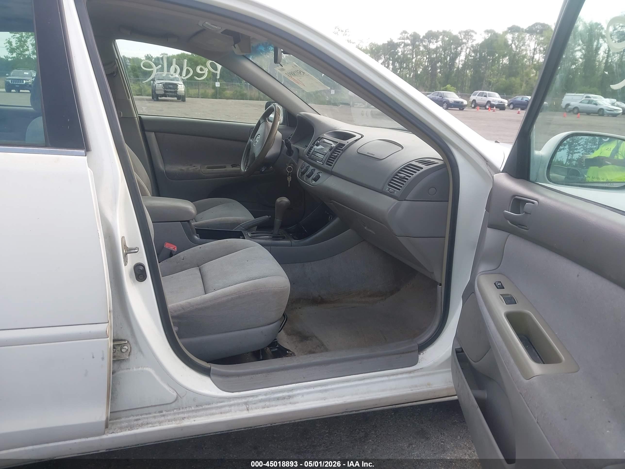 TOYOTA CAMRY image 5