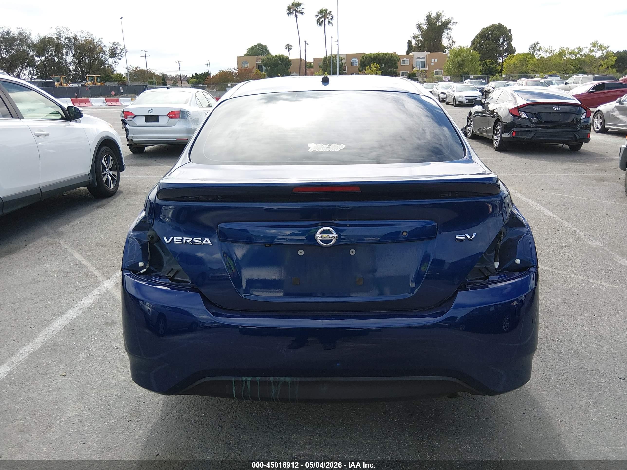 NISSAN VERSA image 6