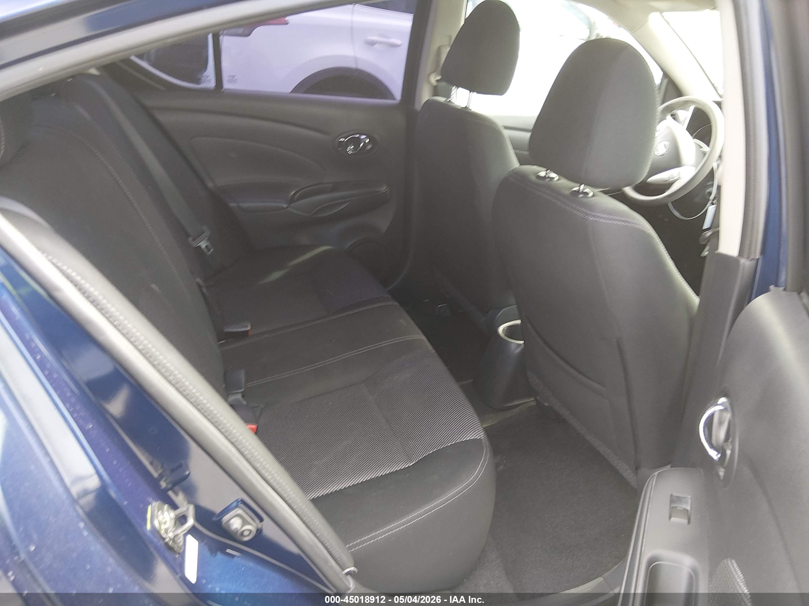 NISSAN VERSA image 8