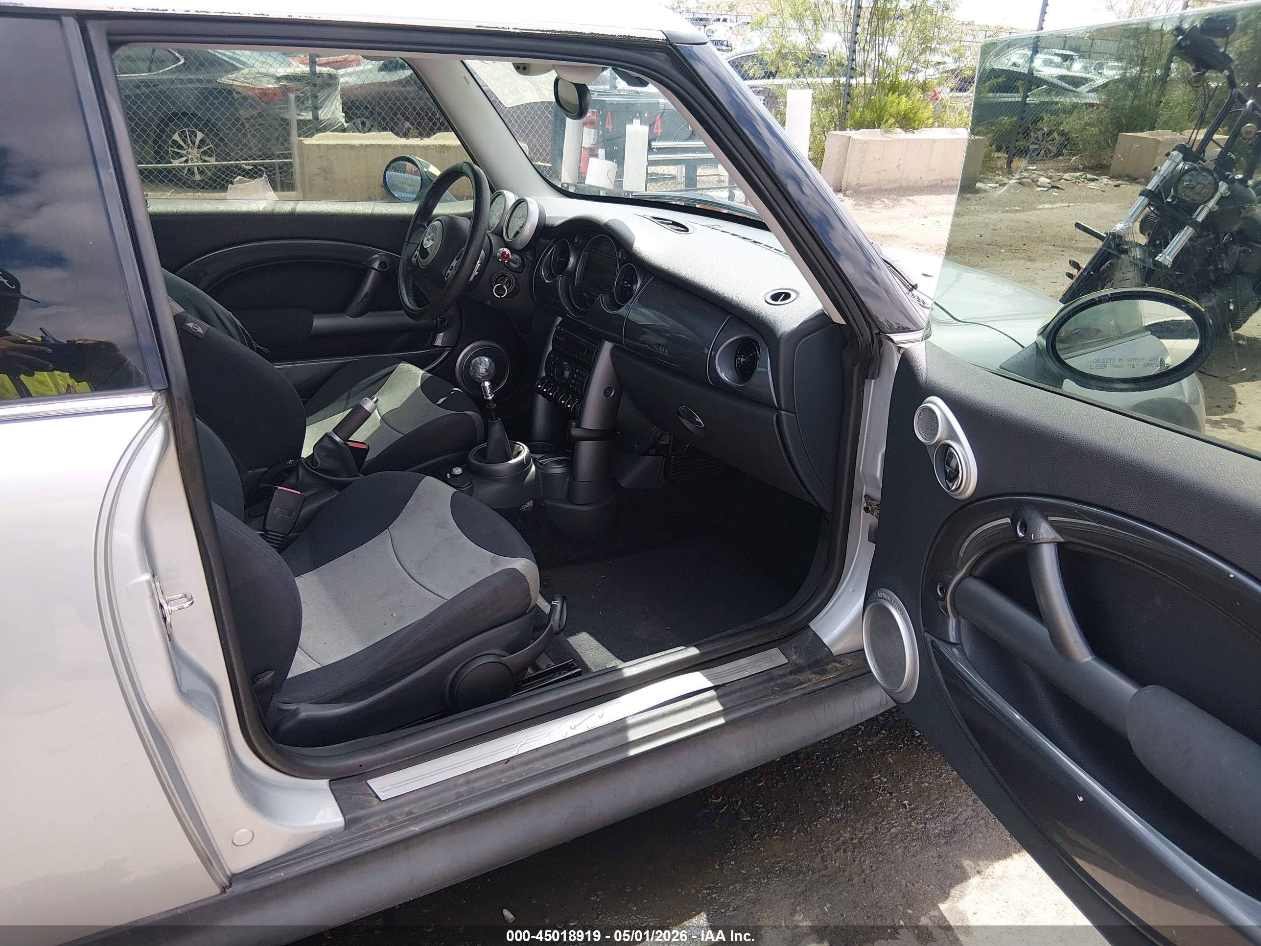 MINI COOPER image 5