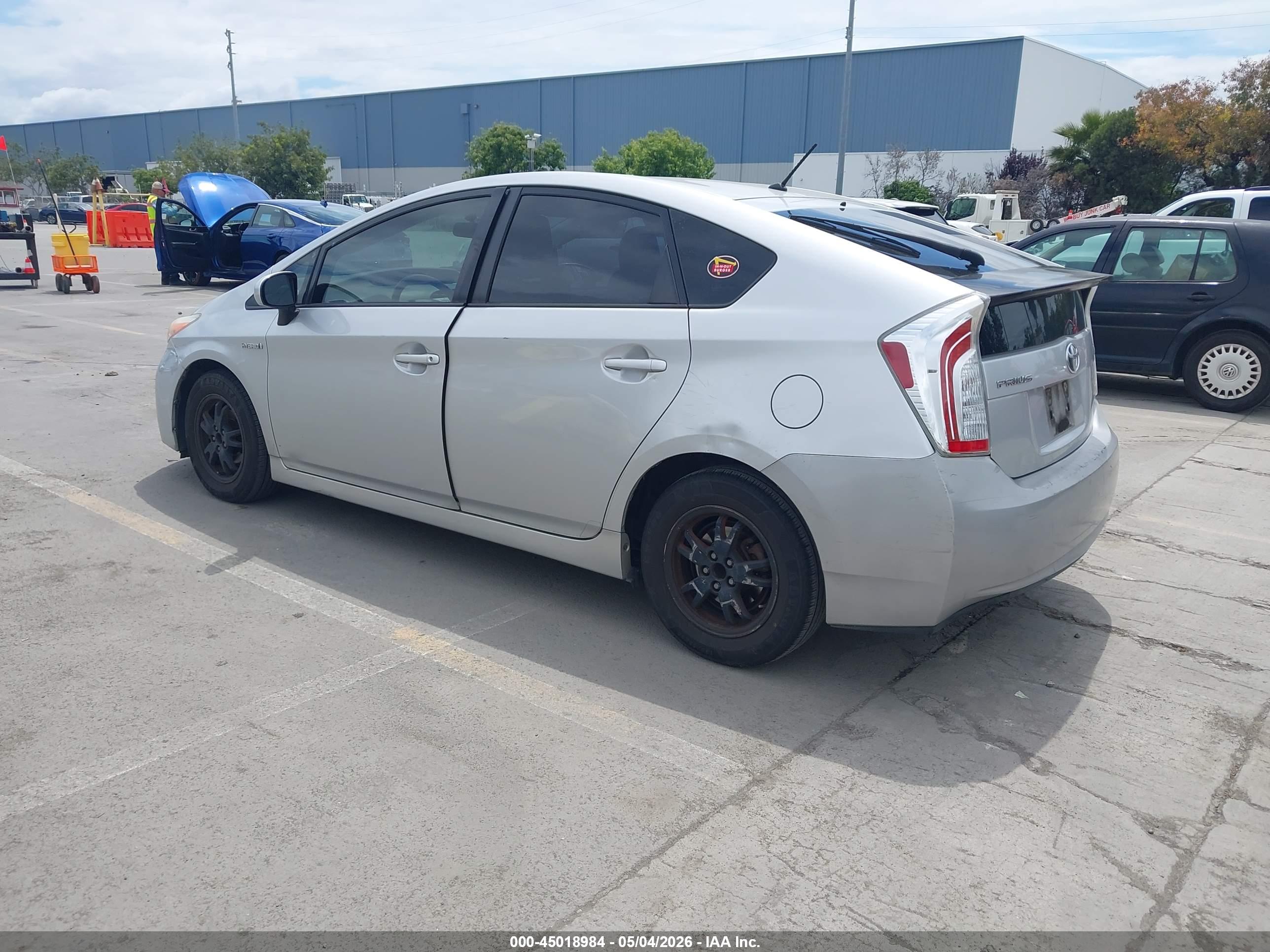 TOYOTA PRIUS image 3