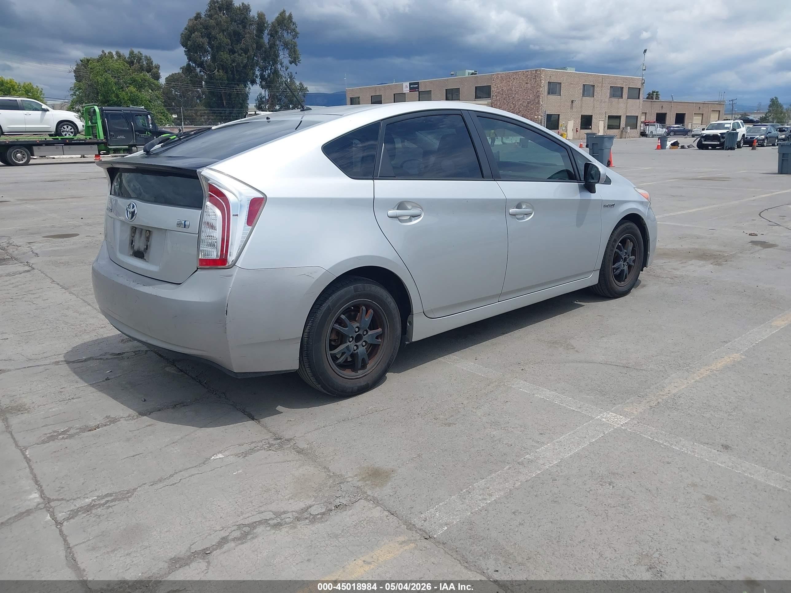 TOYOTA PRIUS image 4