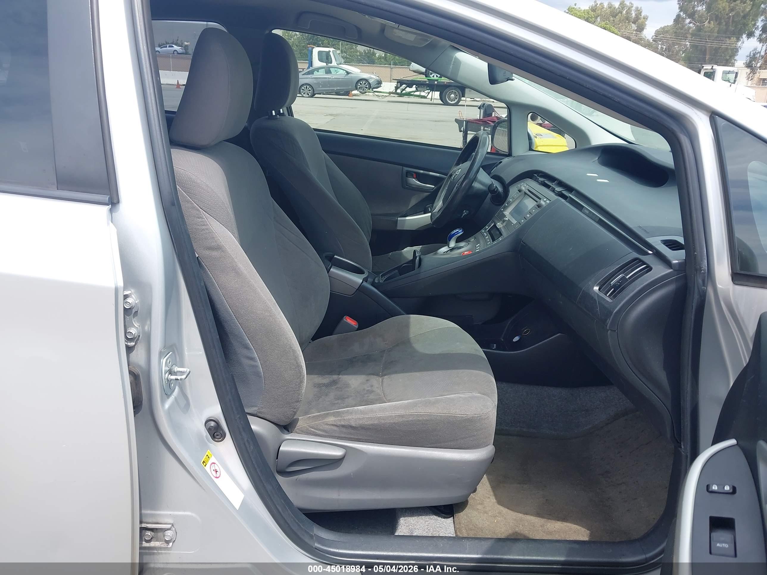 TOYOTA PRIUS image 5