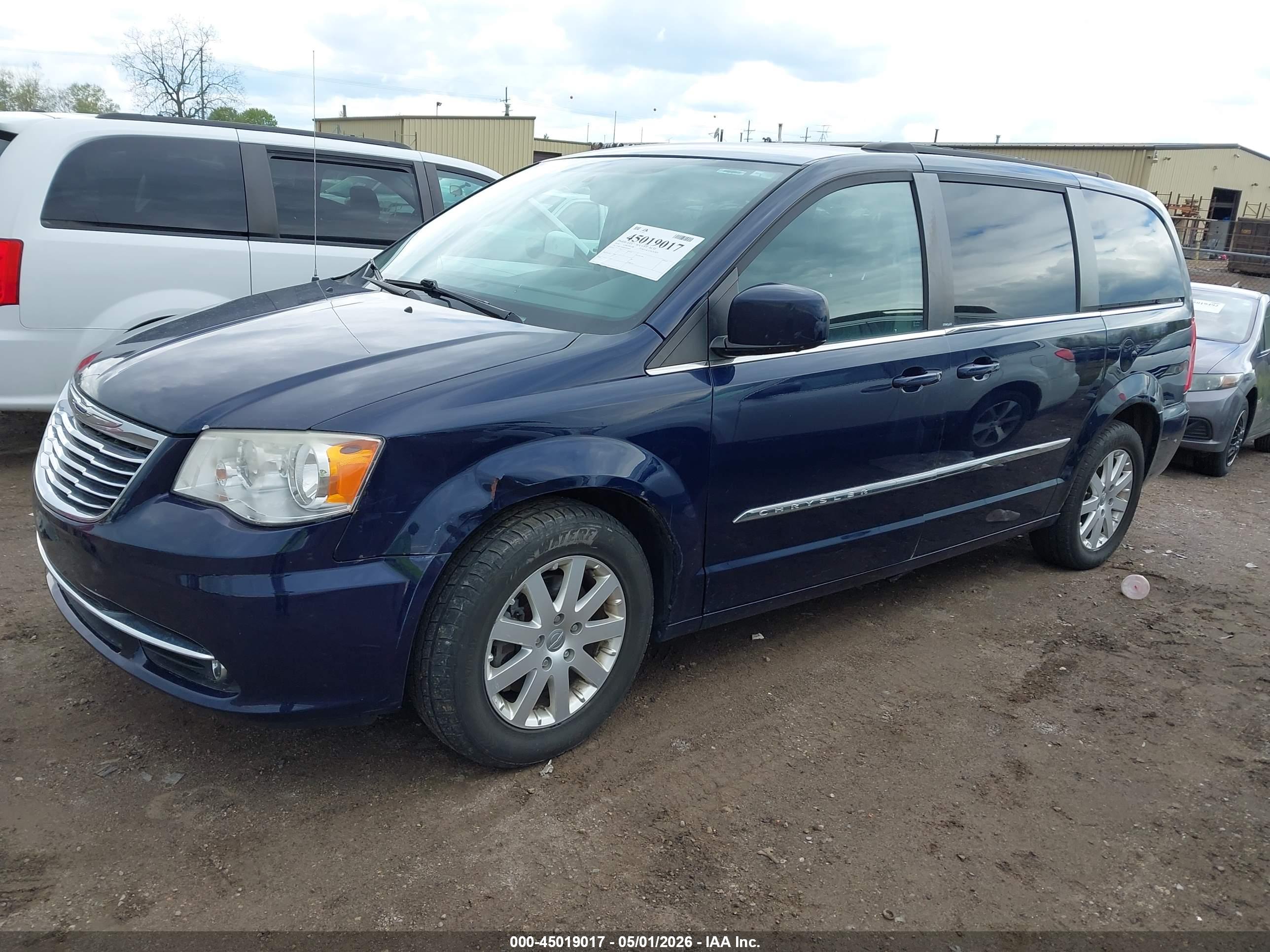 CHRYSLER TOWN image 2