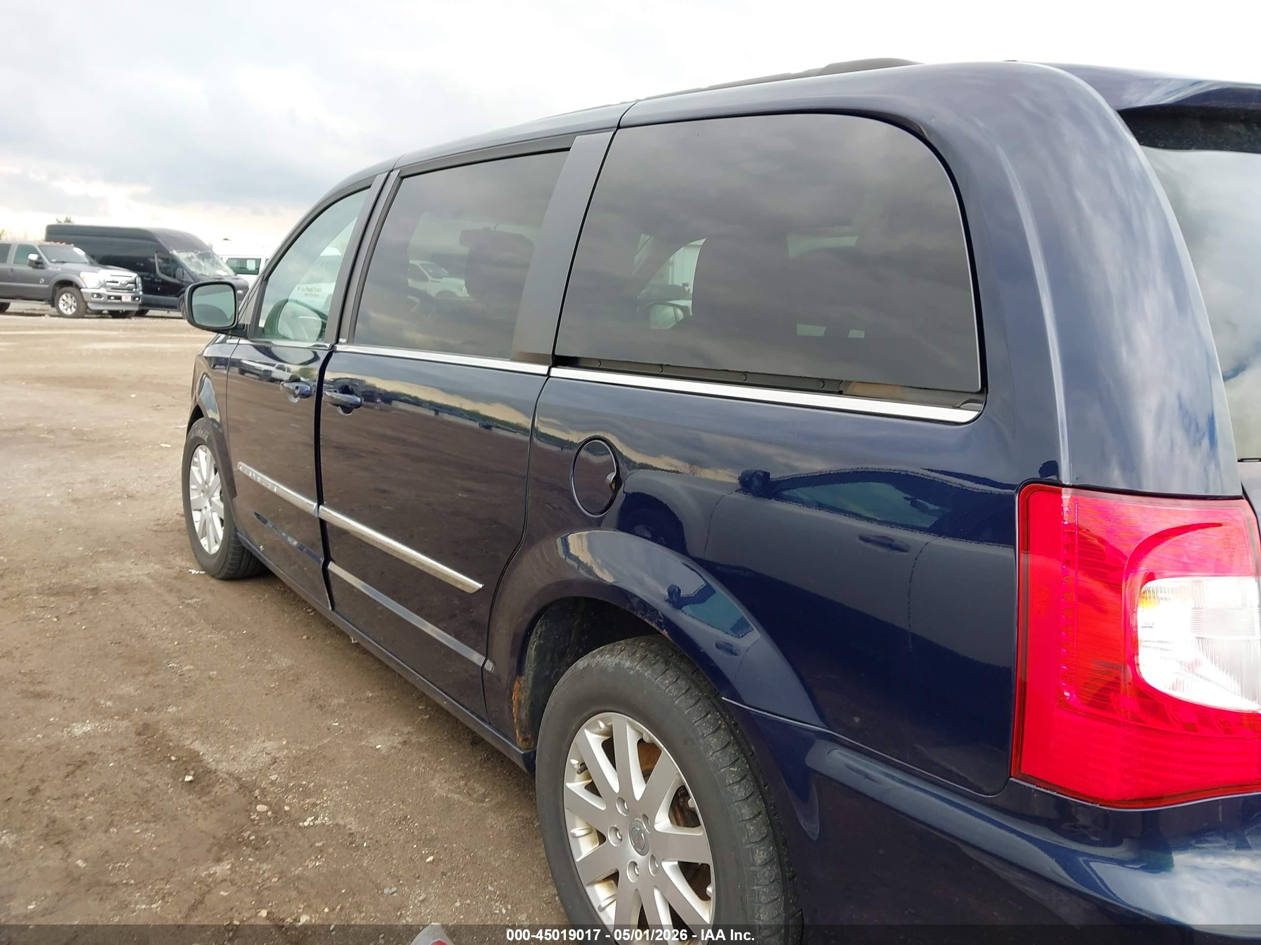 CHRYSLER TOWN image 3