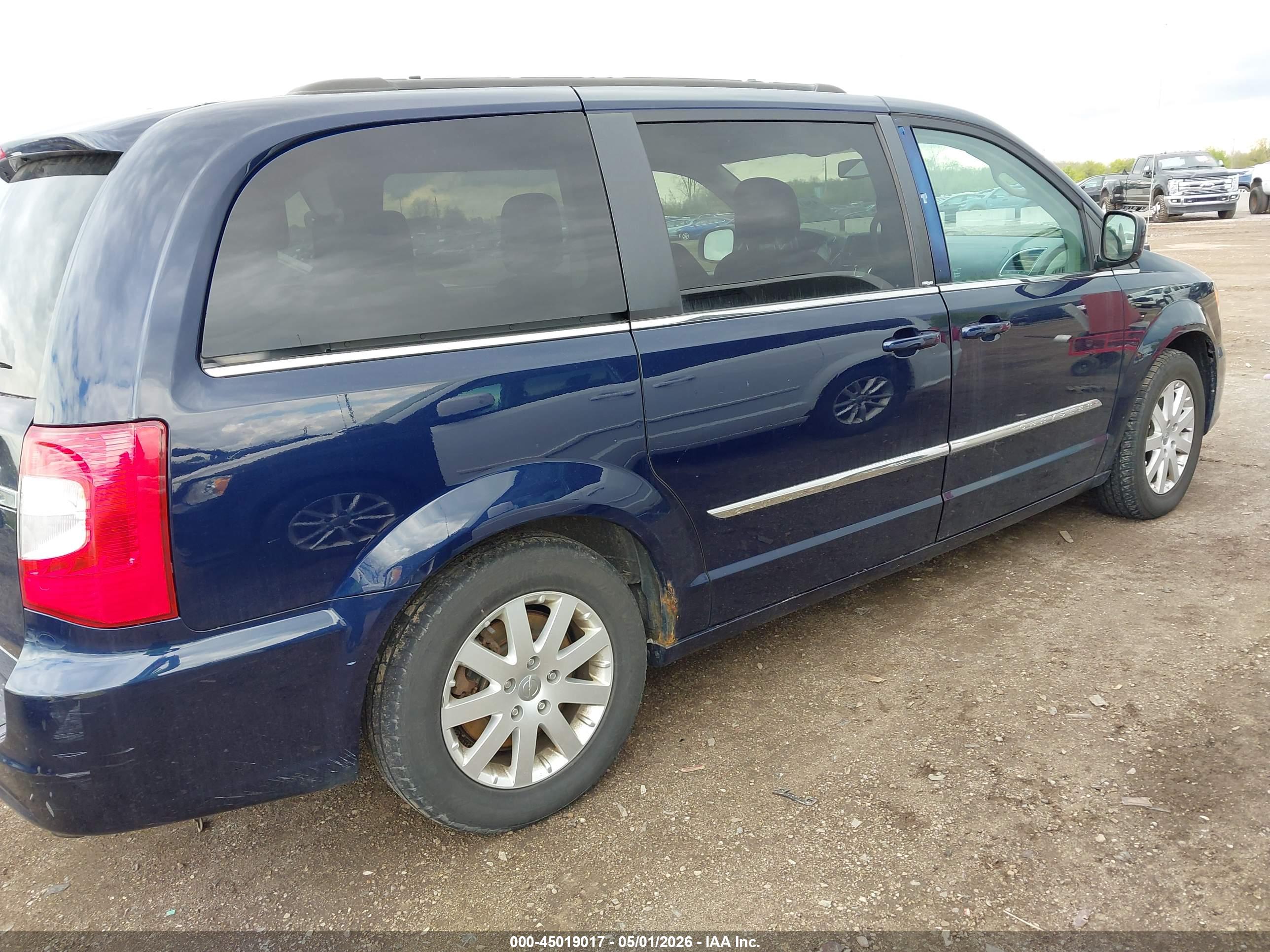 CHRYSLER TOWN image 4