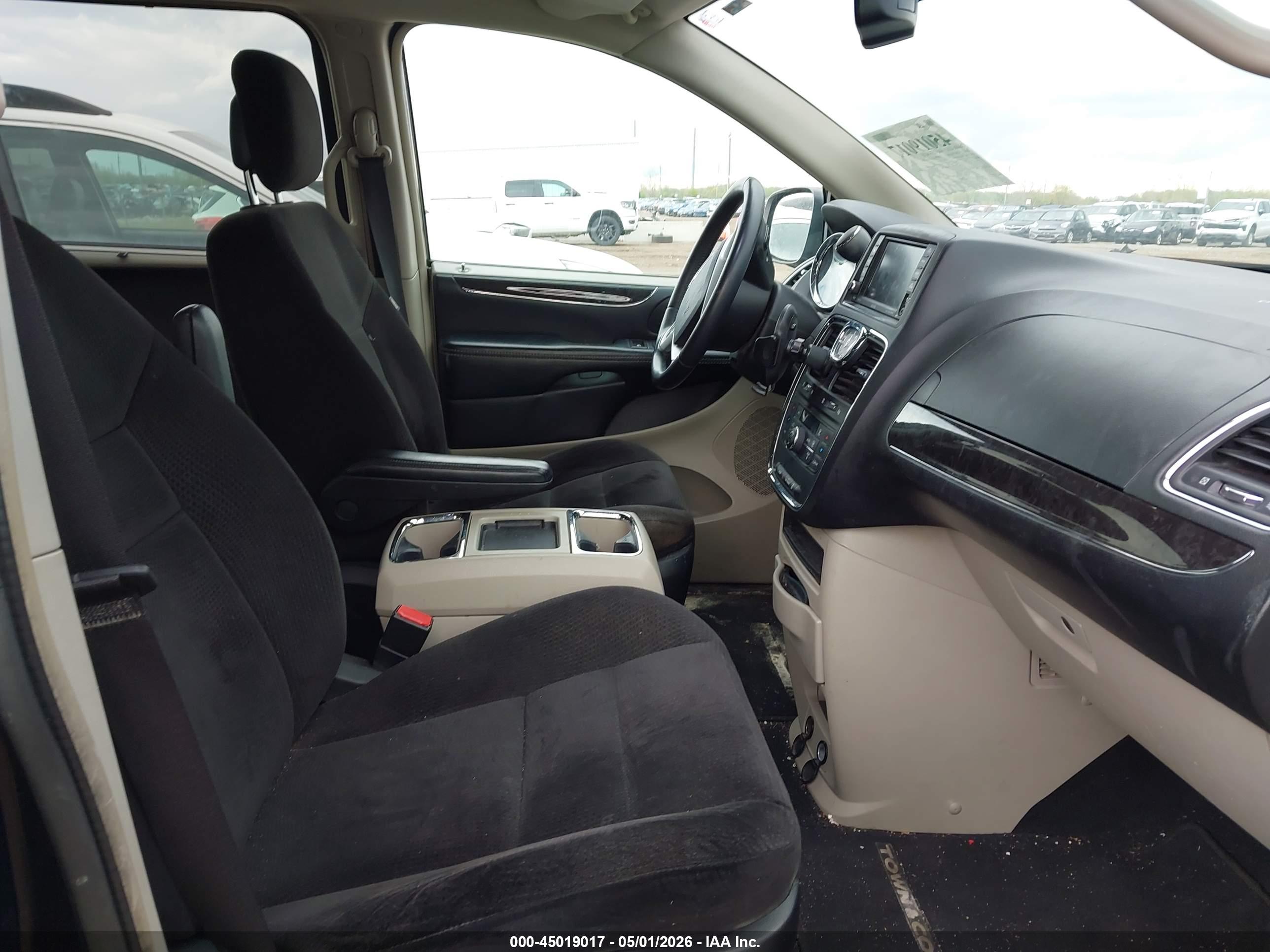 CHRYSLER TOWN image 5