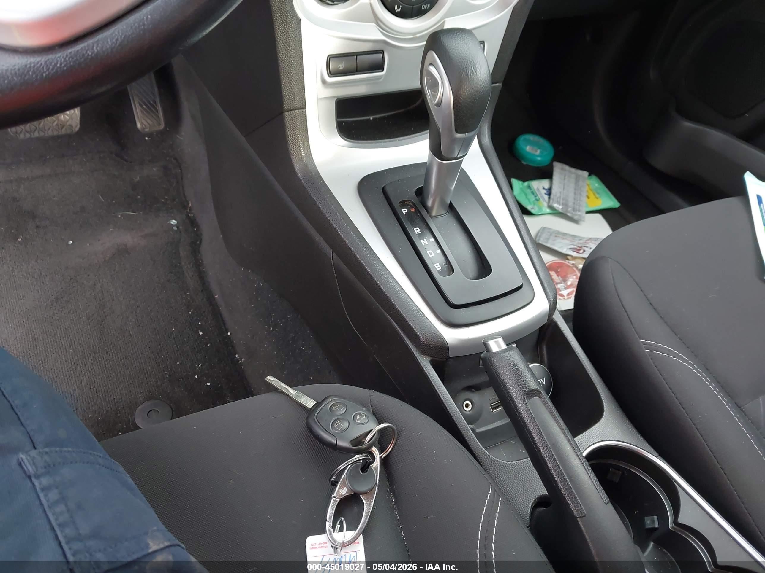 FORD FIESTA image 11