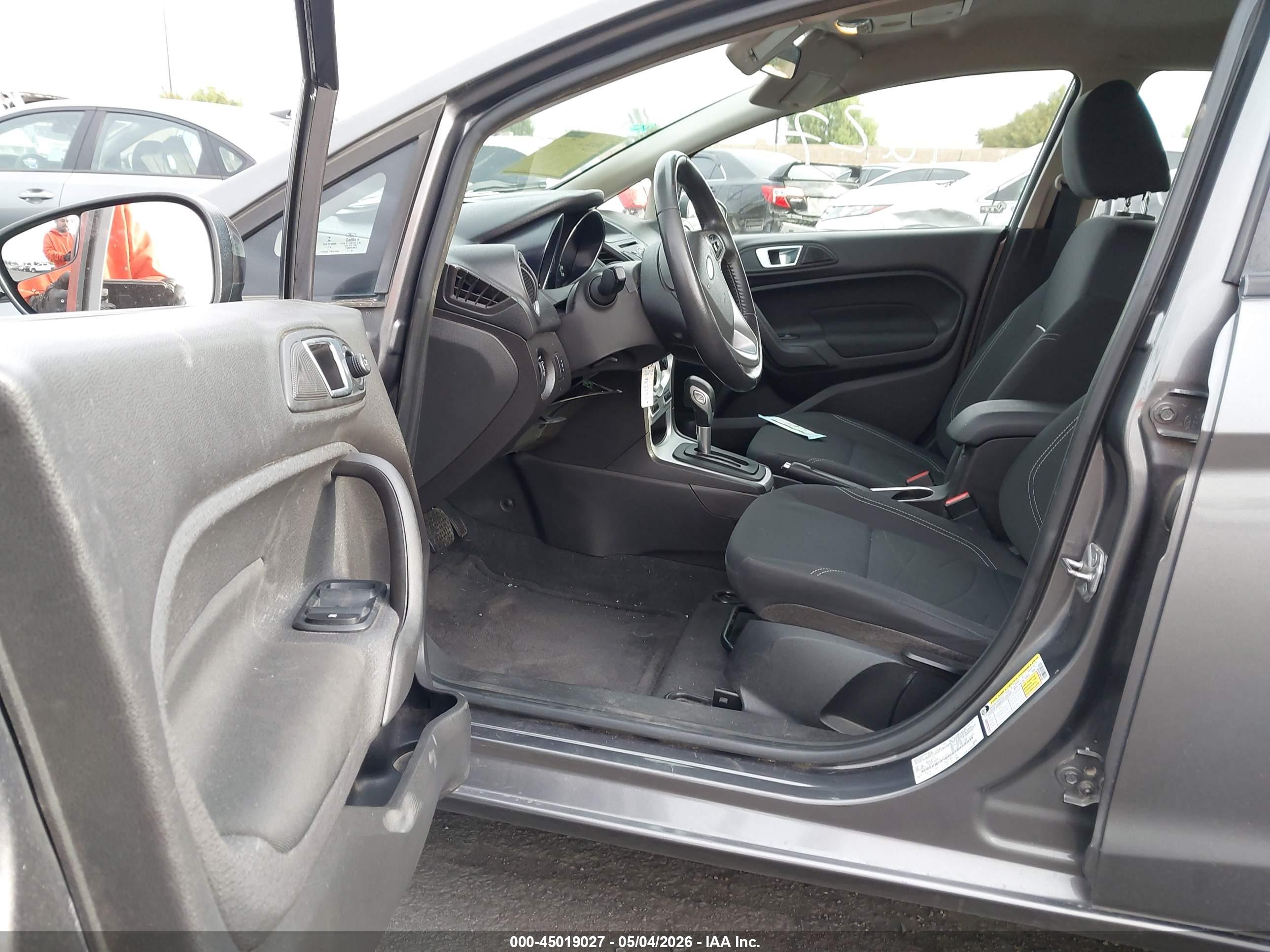 FORD FIESTA image 5