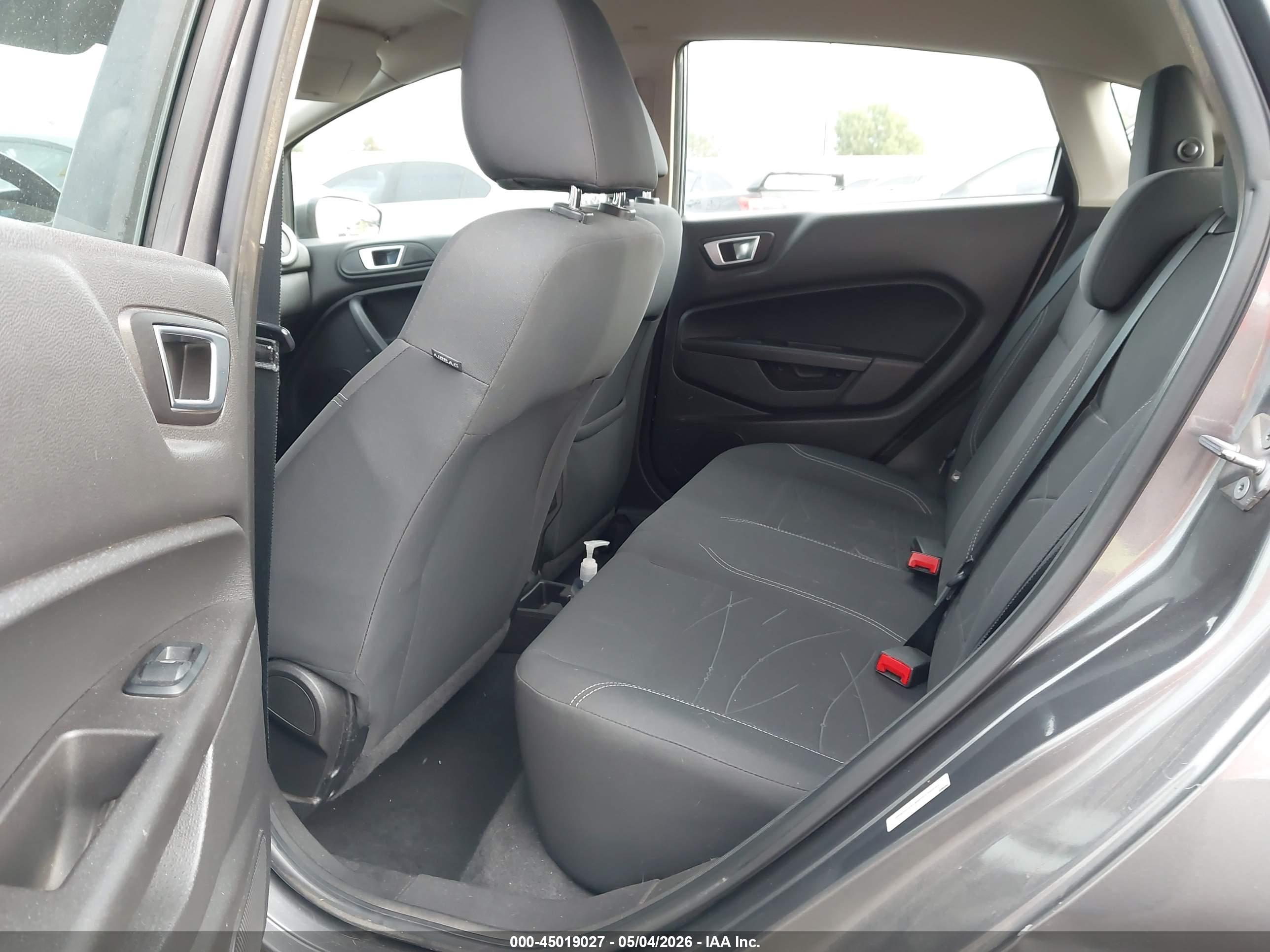 FORD FIESTA image 8