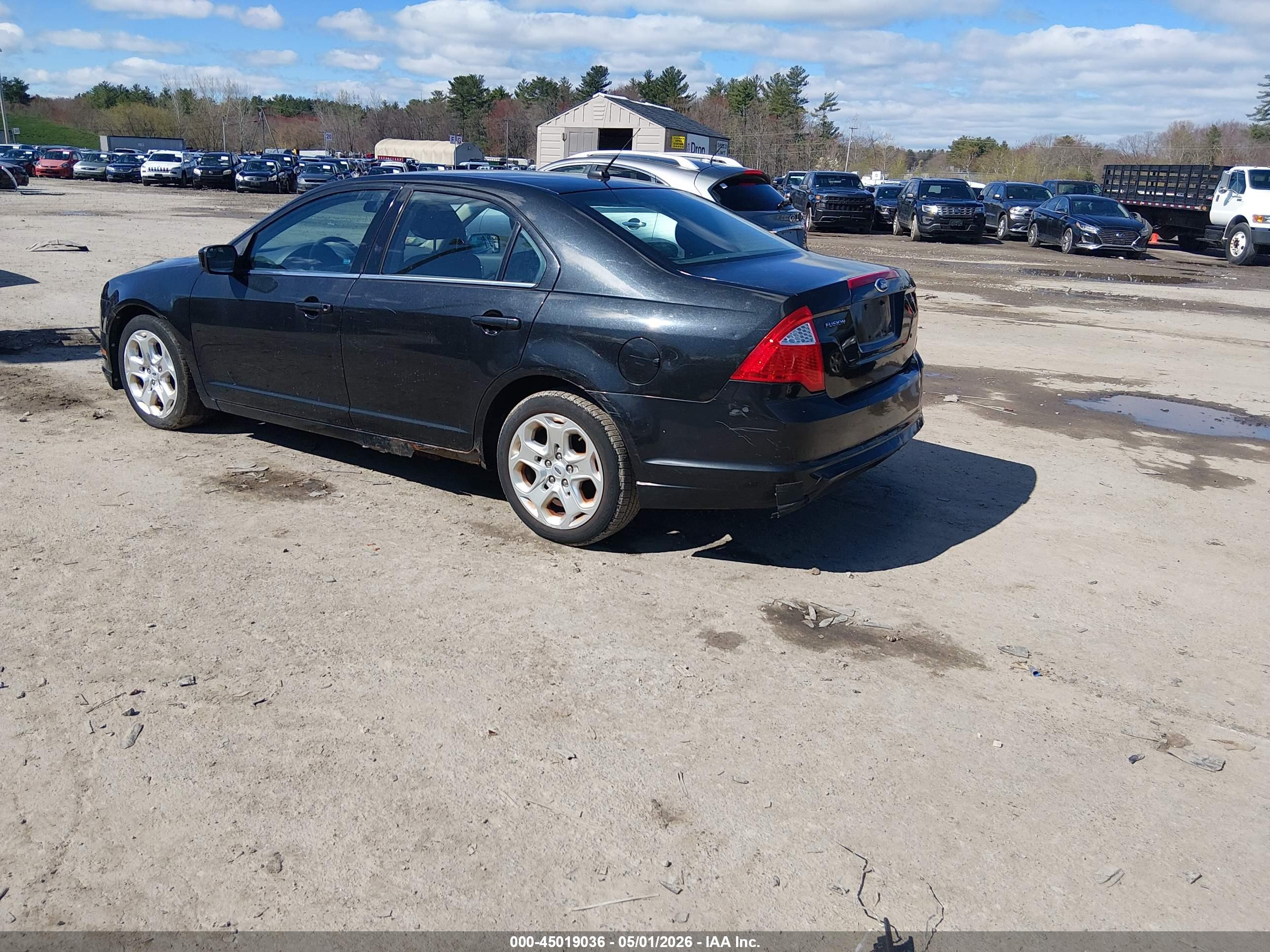 FORD FUSION image 3