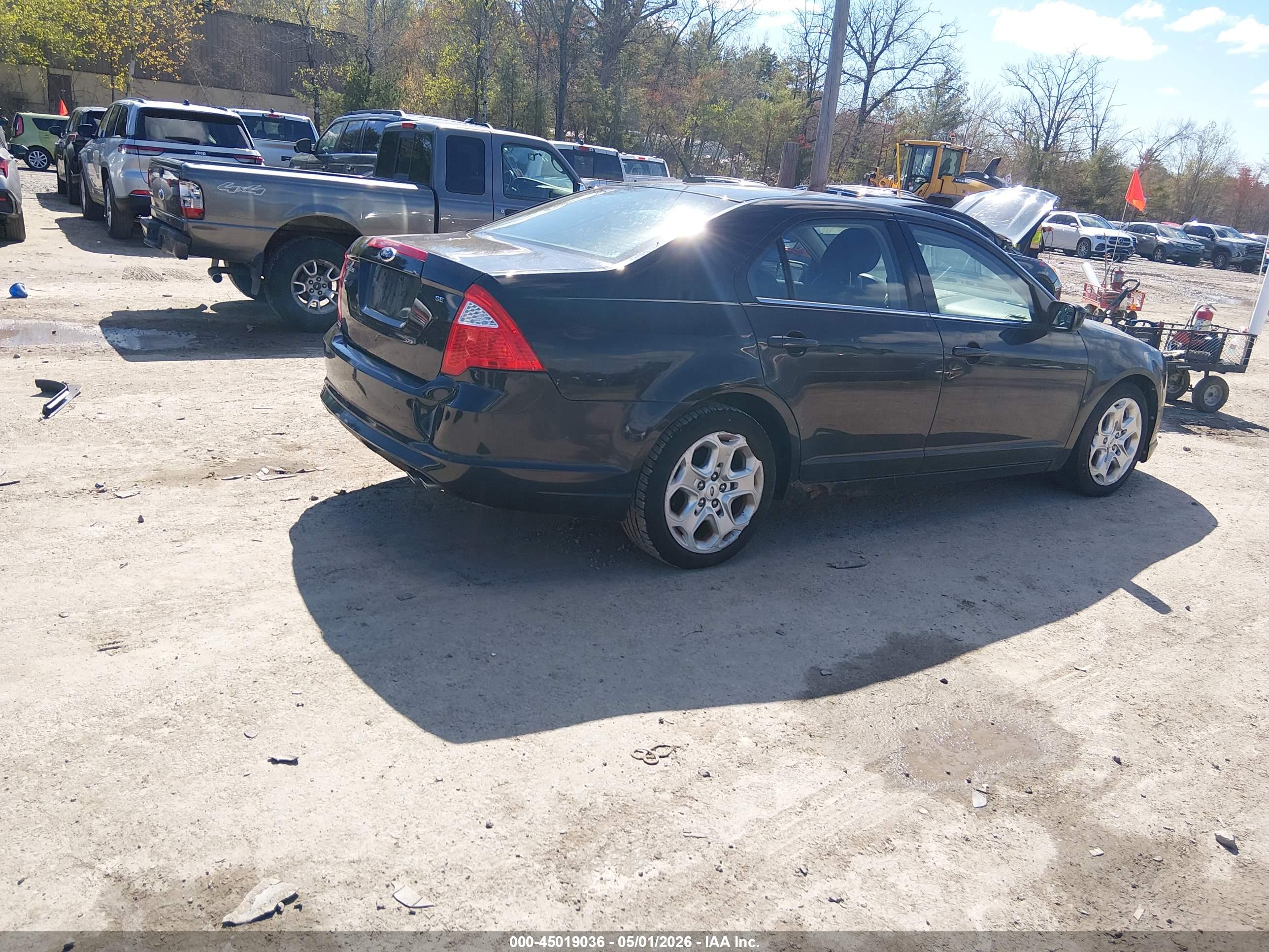 FORD FUSION image 4