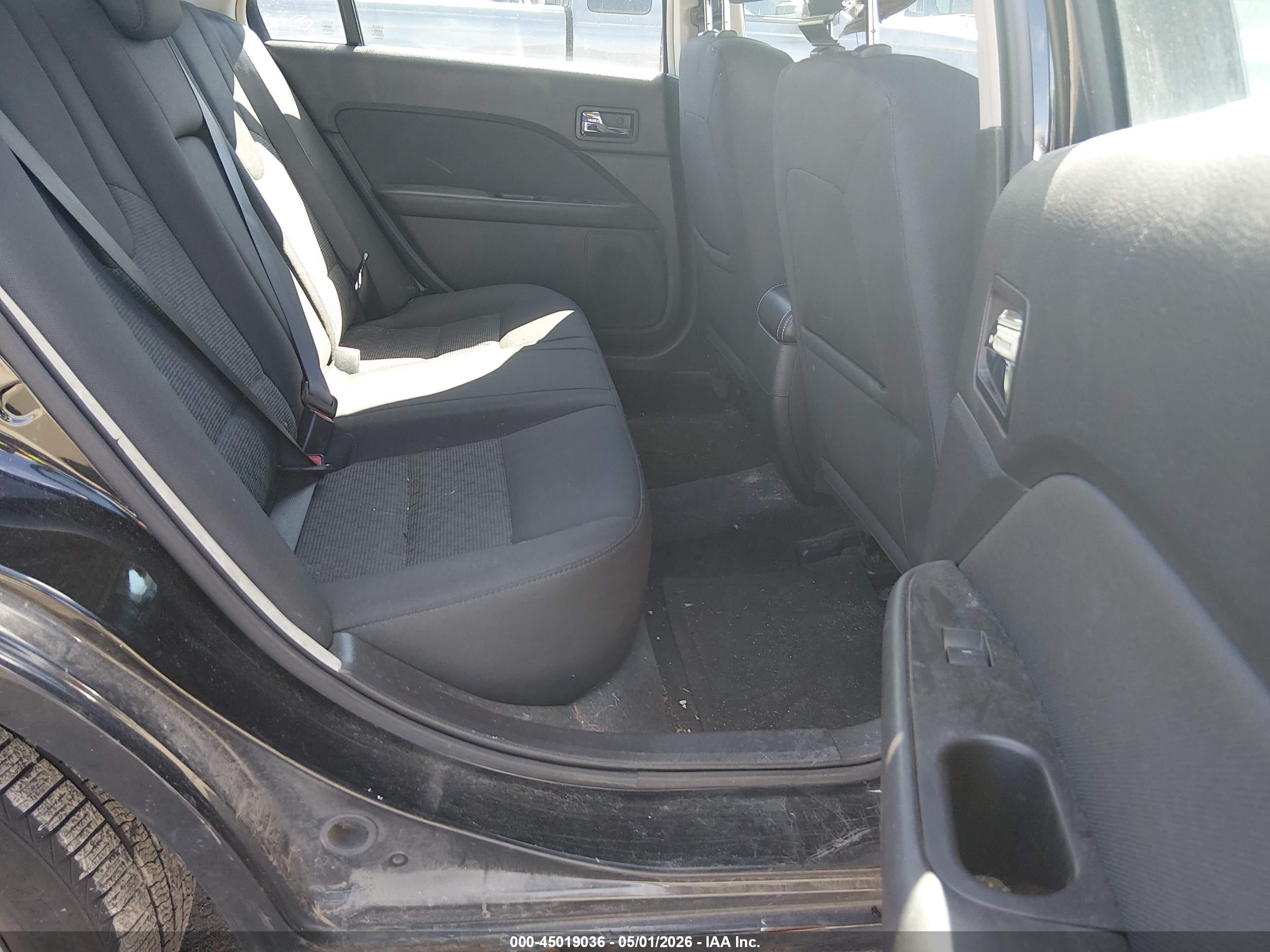 FORD FUSION image 8