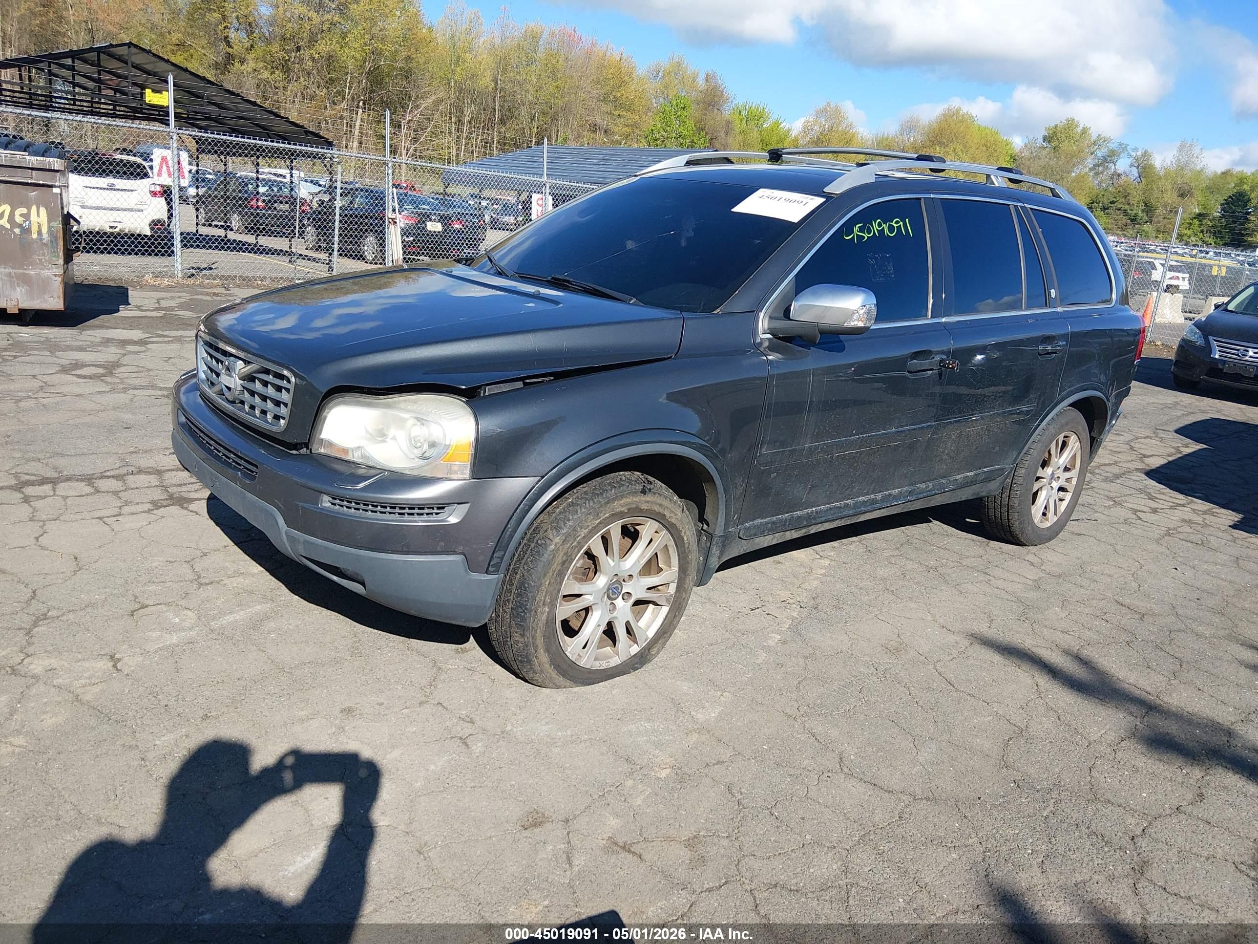 VOLVO XC90 image 2
