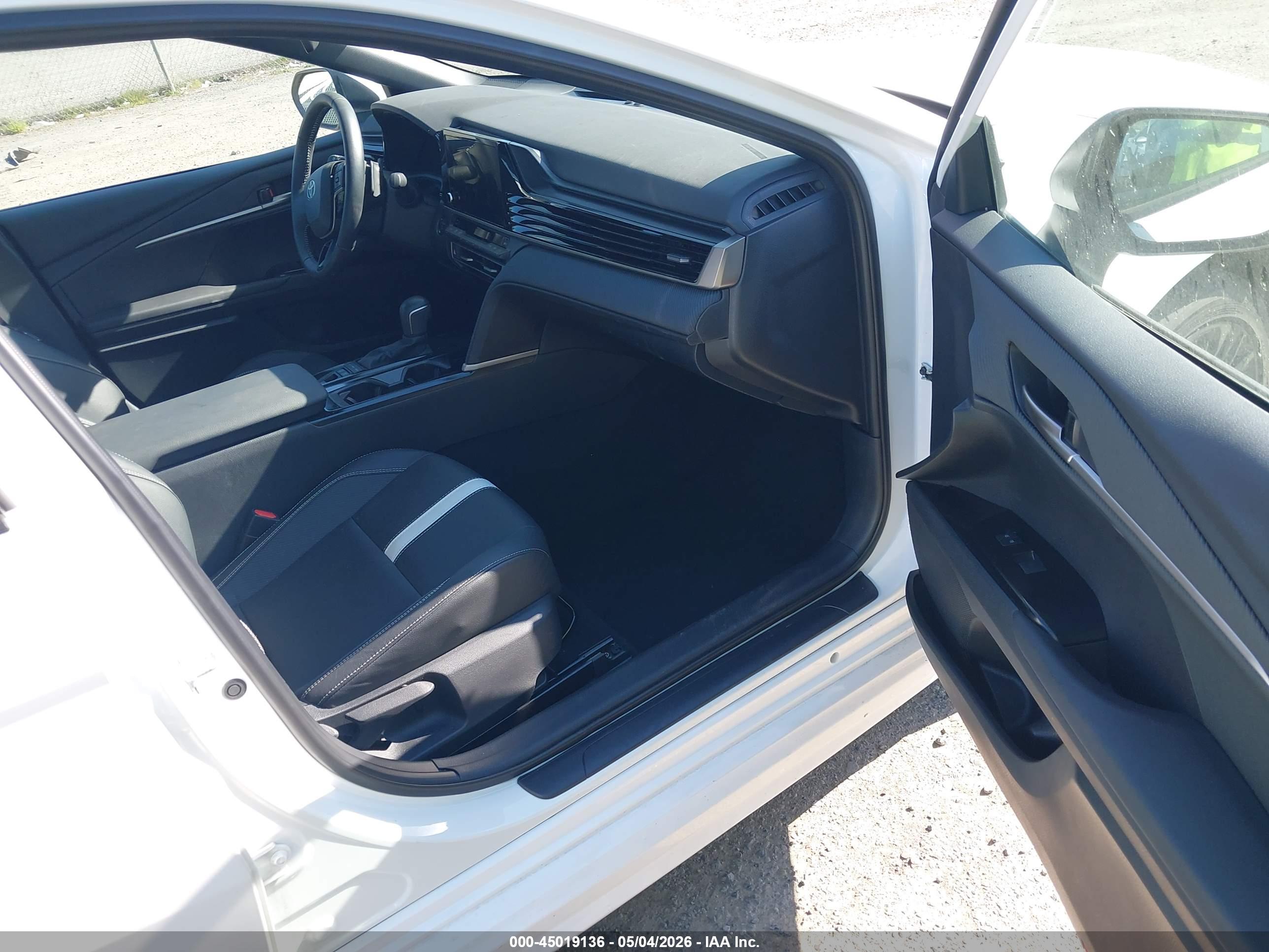 TOYOTA CAMRY image 5