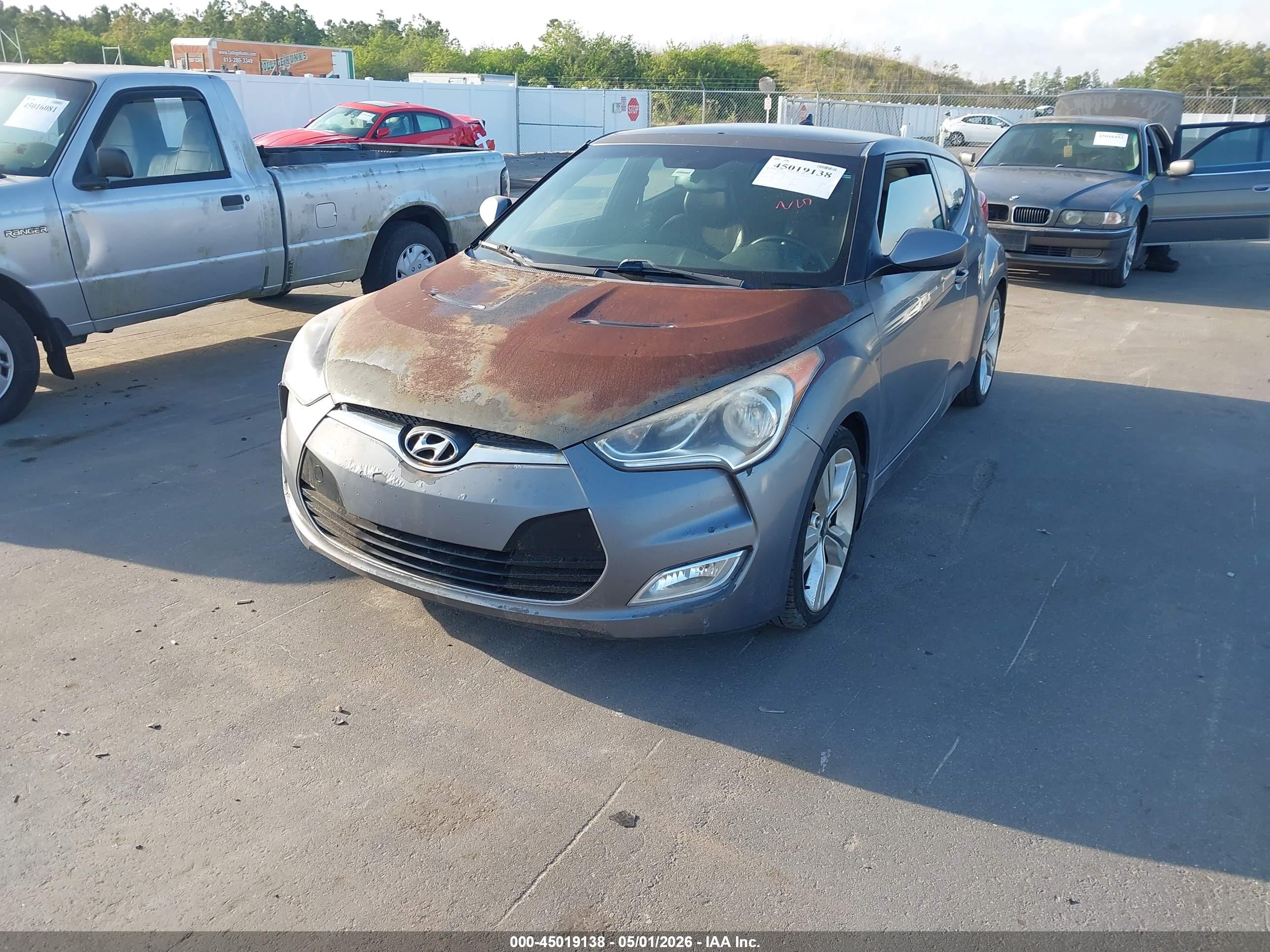 HYUNDAI VELOSTER image 2