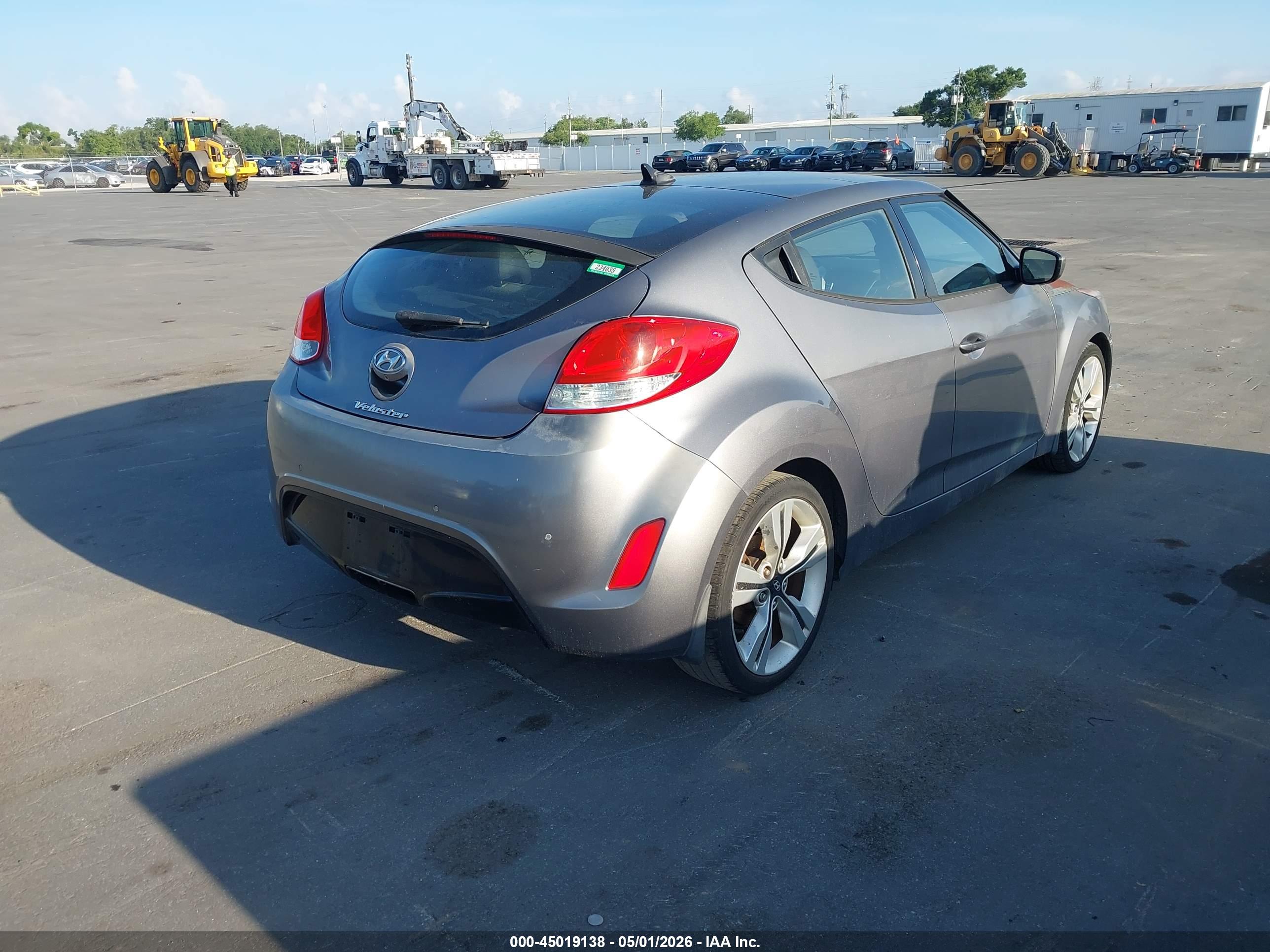 HYUNDAI VELOSTER image 4