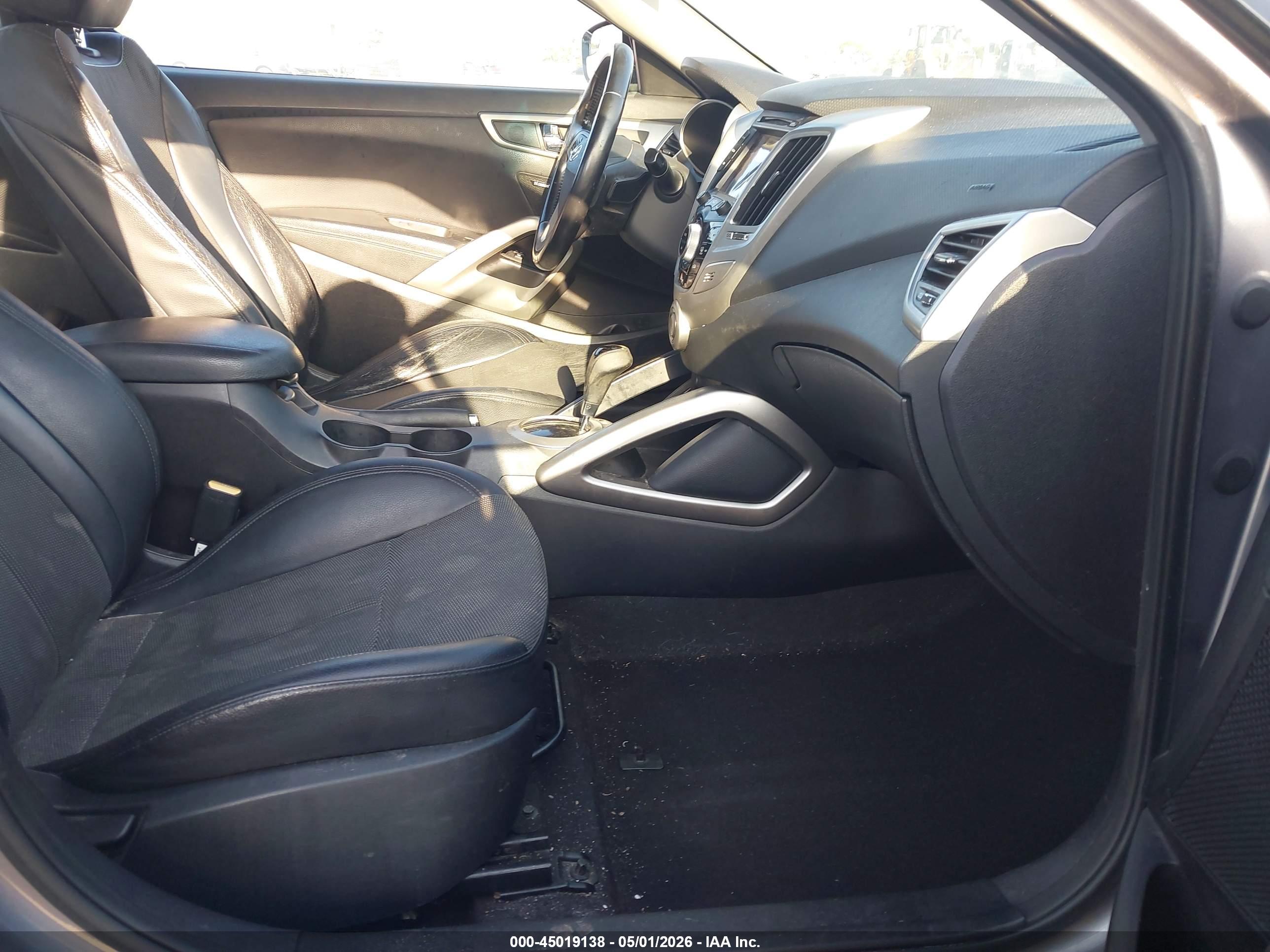 HYUNDAI VELOSTER image 5