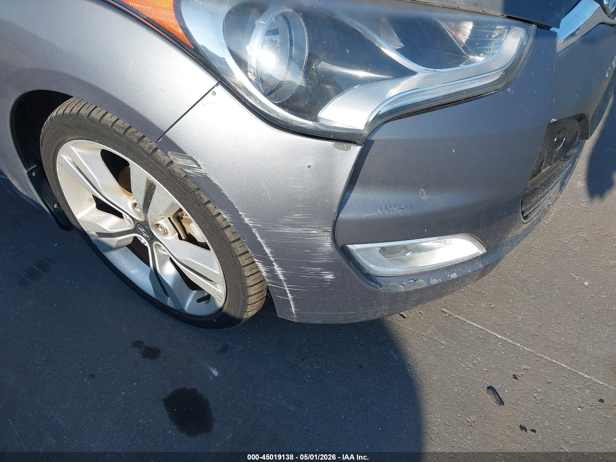 HYUNDAI VELOSTER image 6