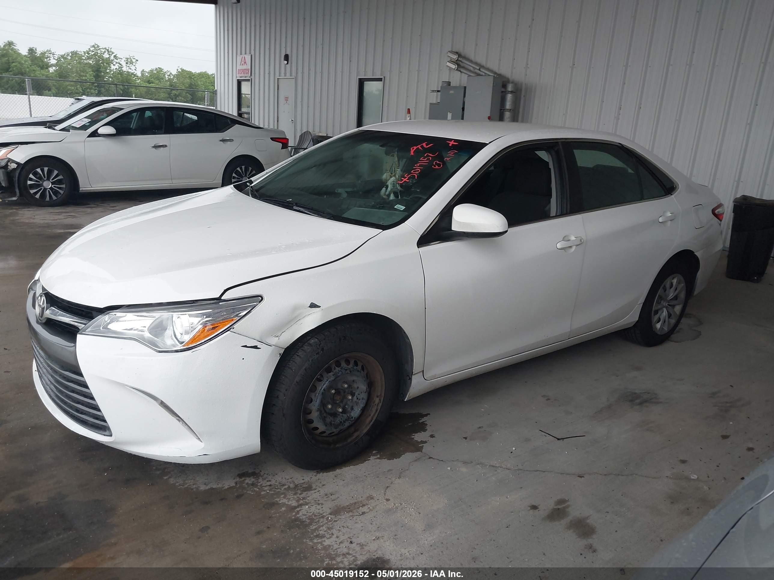 TOYOTA CAMRY image 2