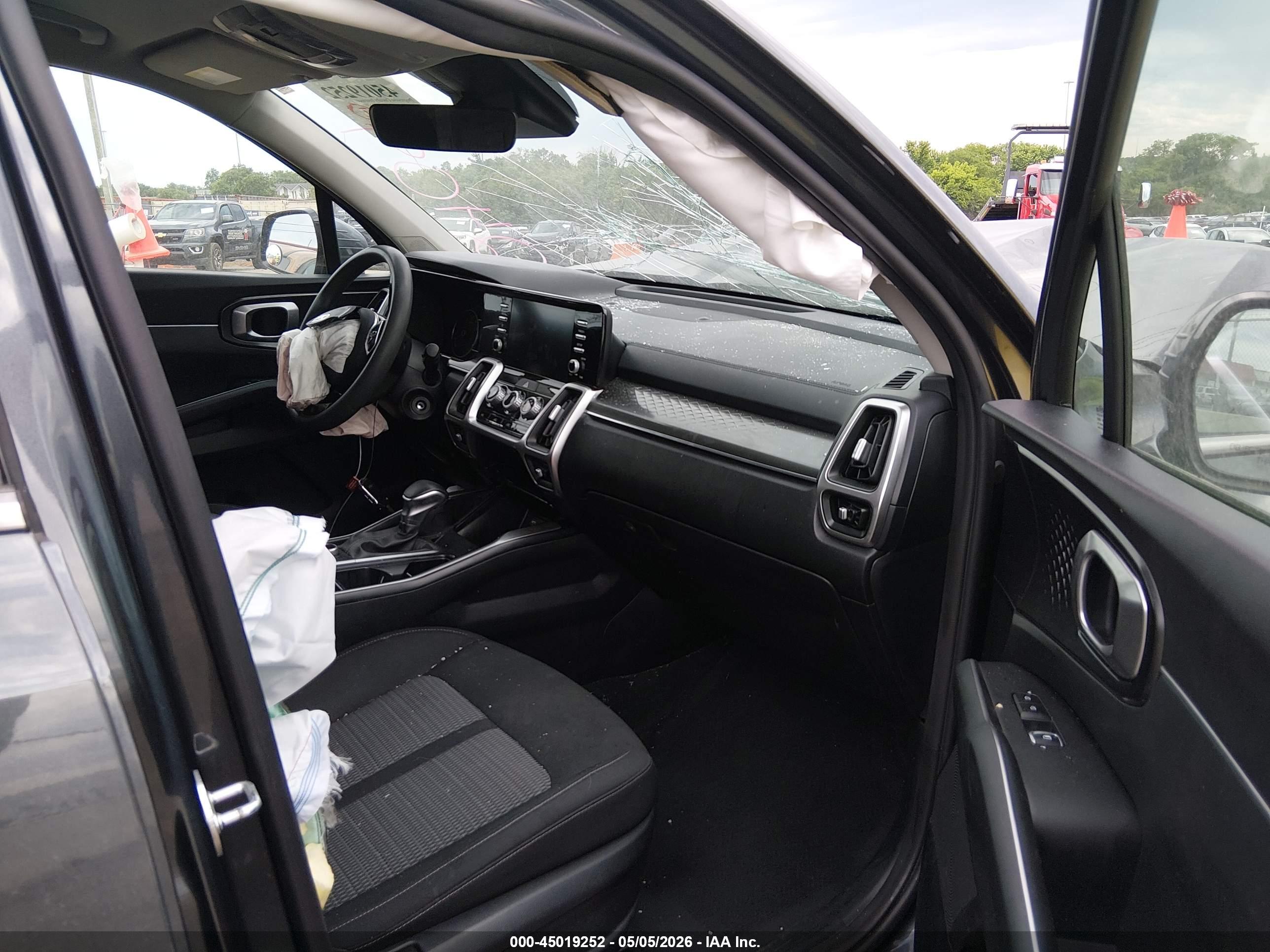 KIA SORENTO image 5