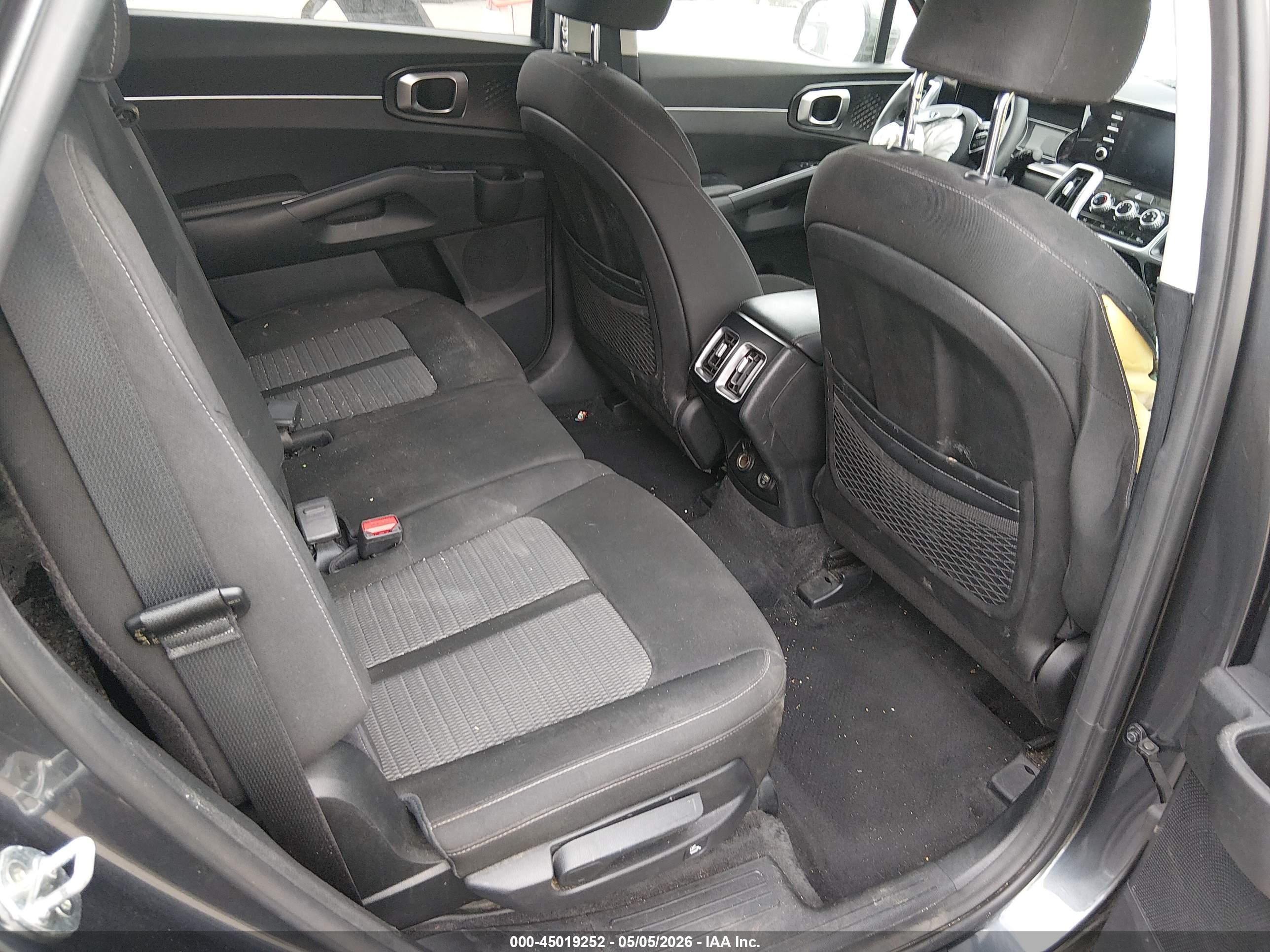 KIA SORENTO image 8