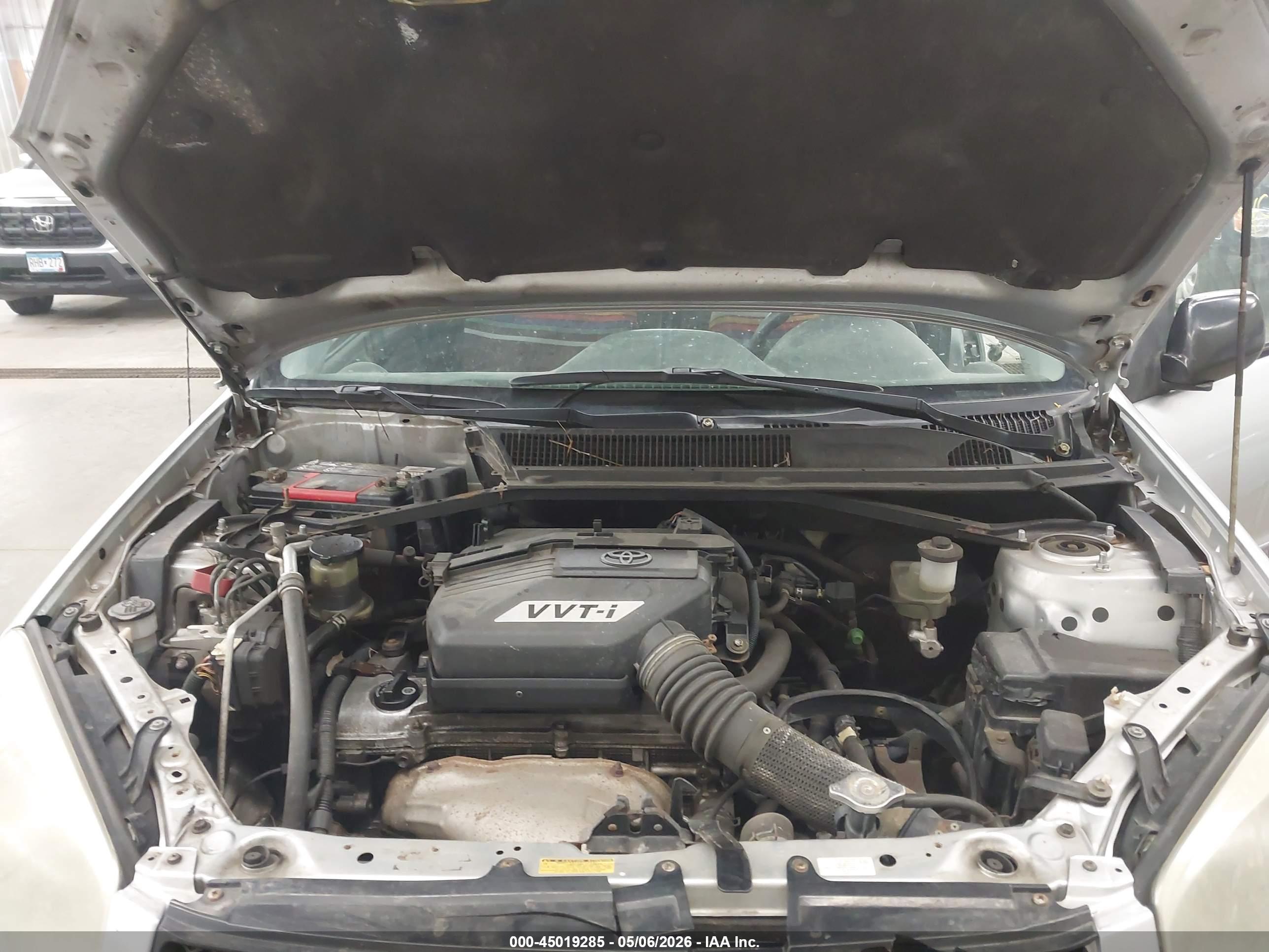 TOYOTA RAV4 image 10