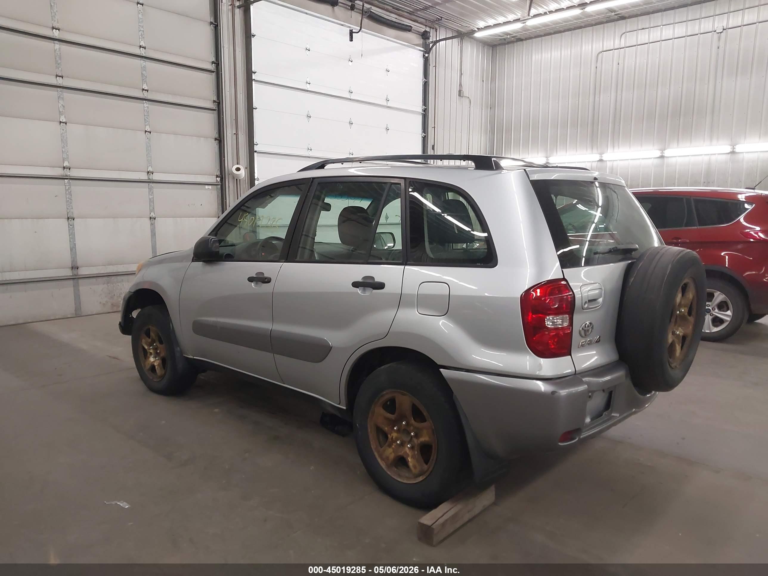 TOYOTA RAV4 image 3