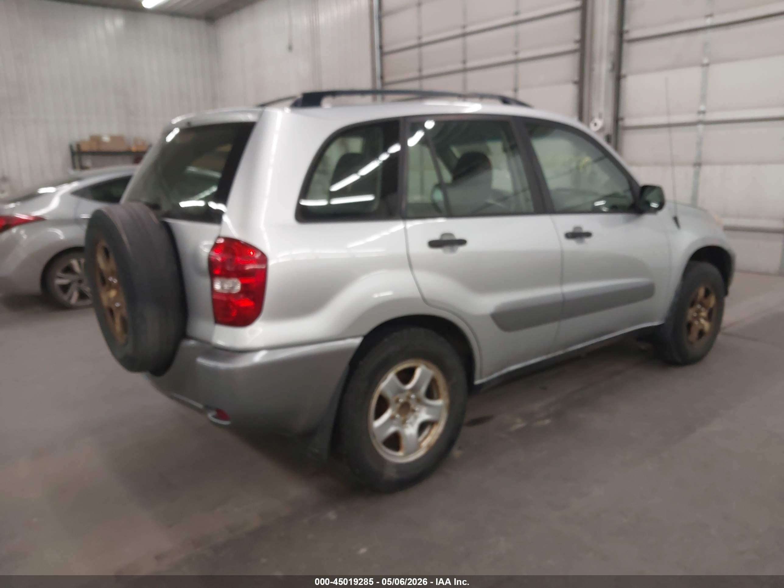 TOYOTA RAV4 image 4