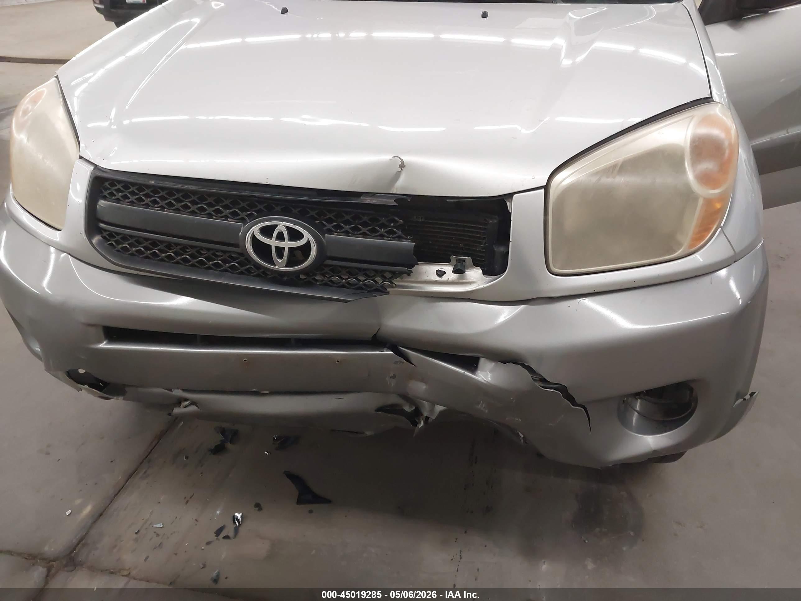 TOYOTA RAV4 image 6