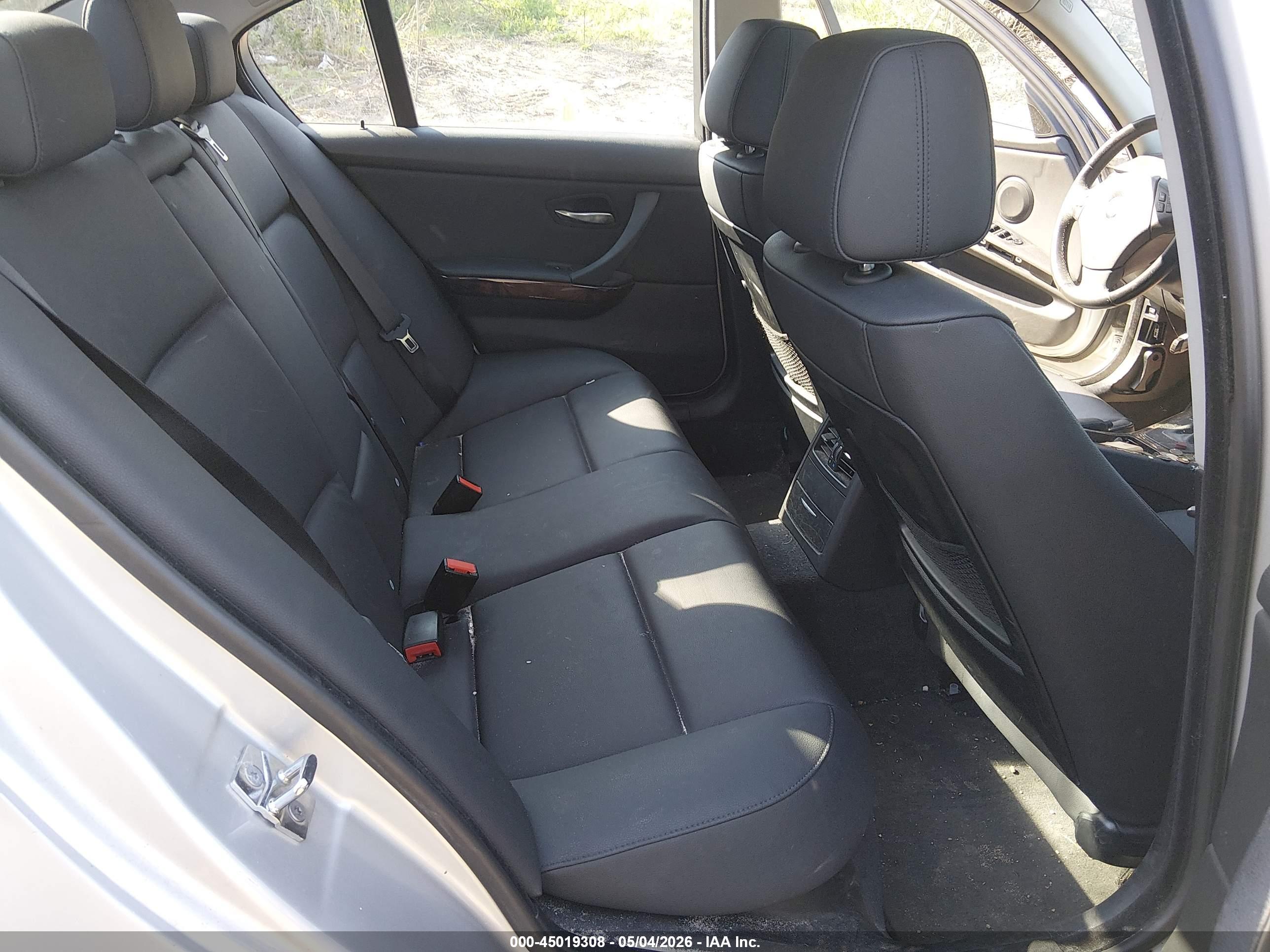 BMW 328XI image 8