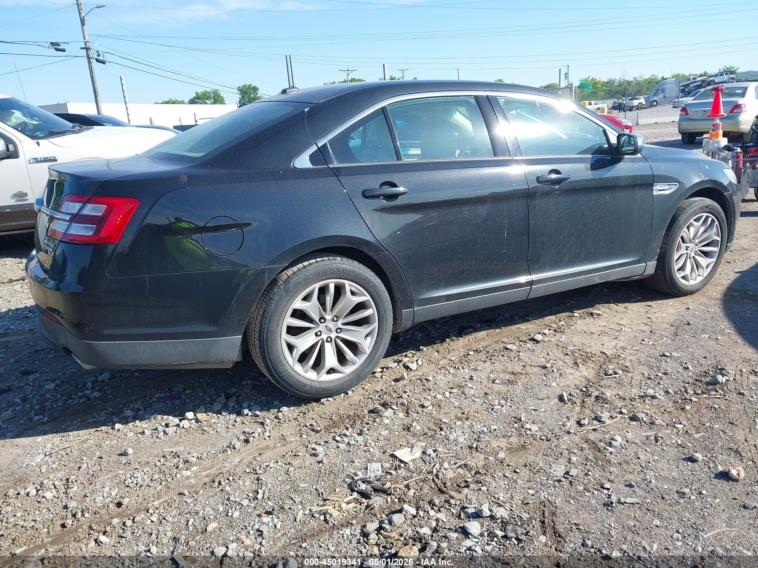 FORD TAURUS image 4