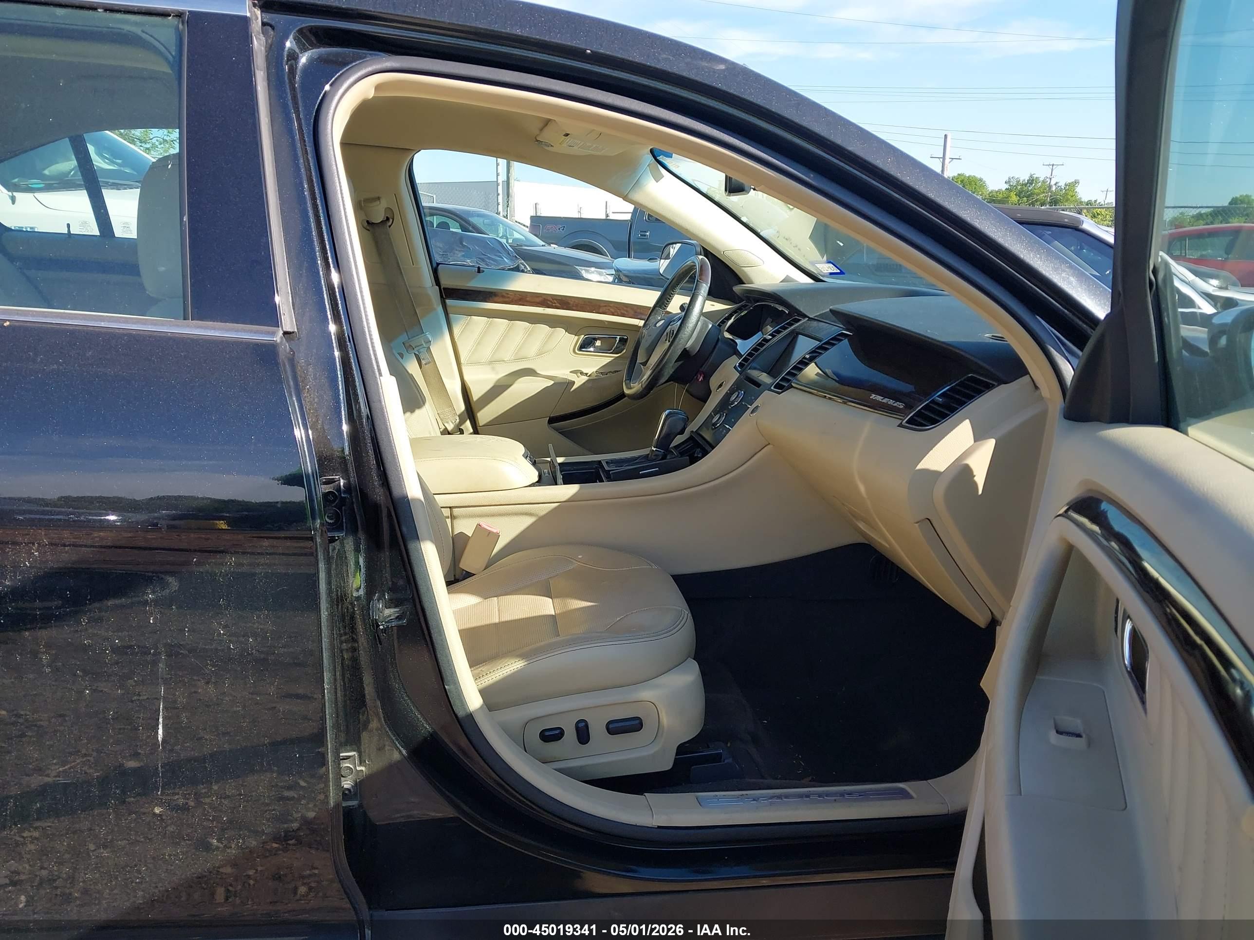 FORD TAURUS image 5