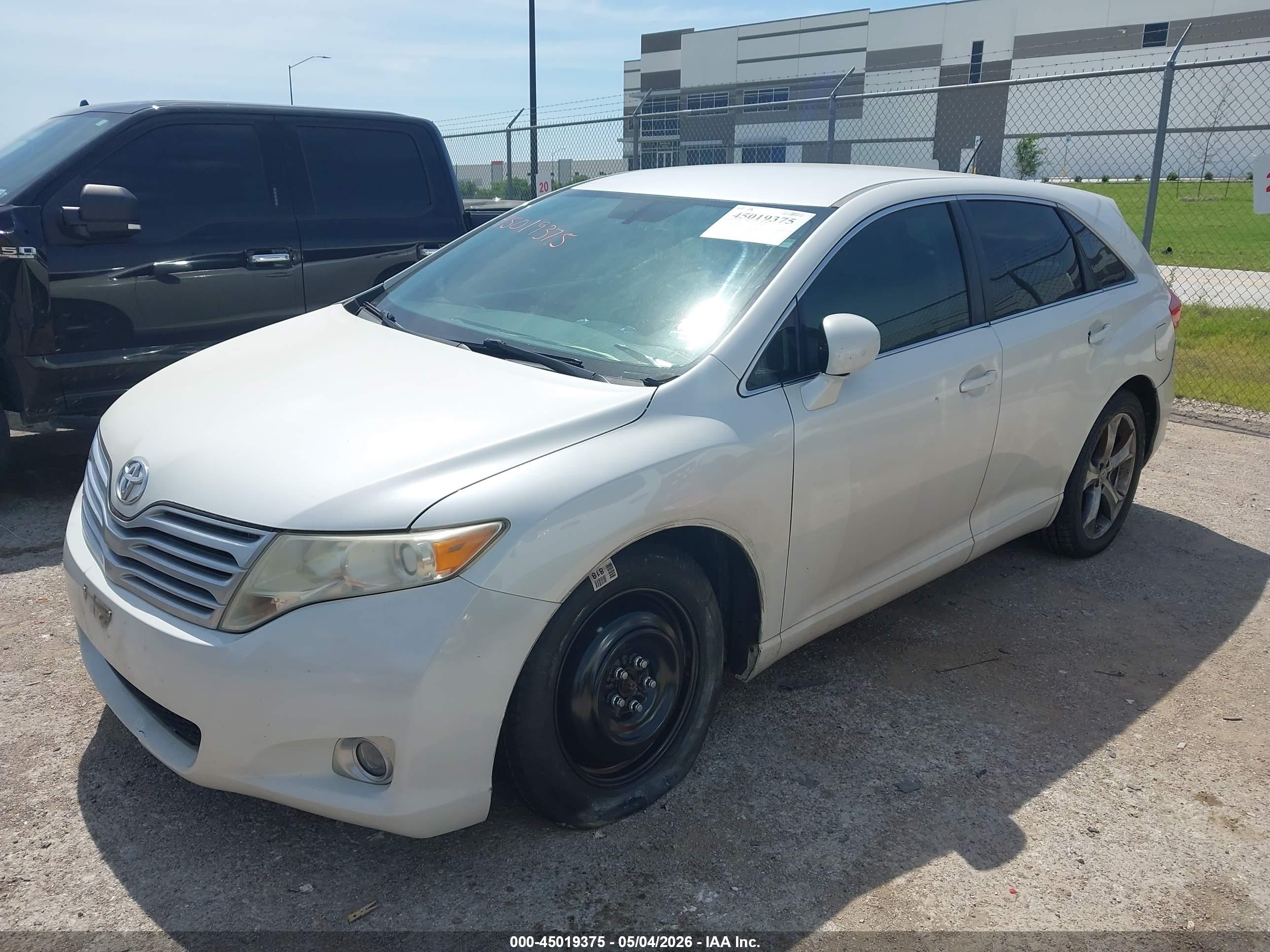 TOYOTA VENZA image 2