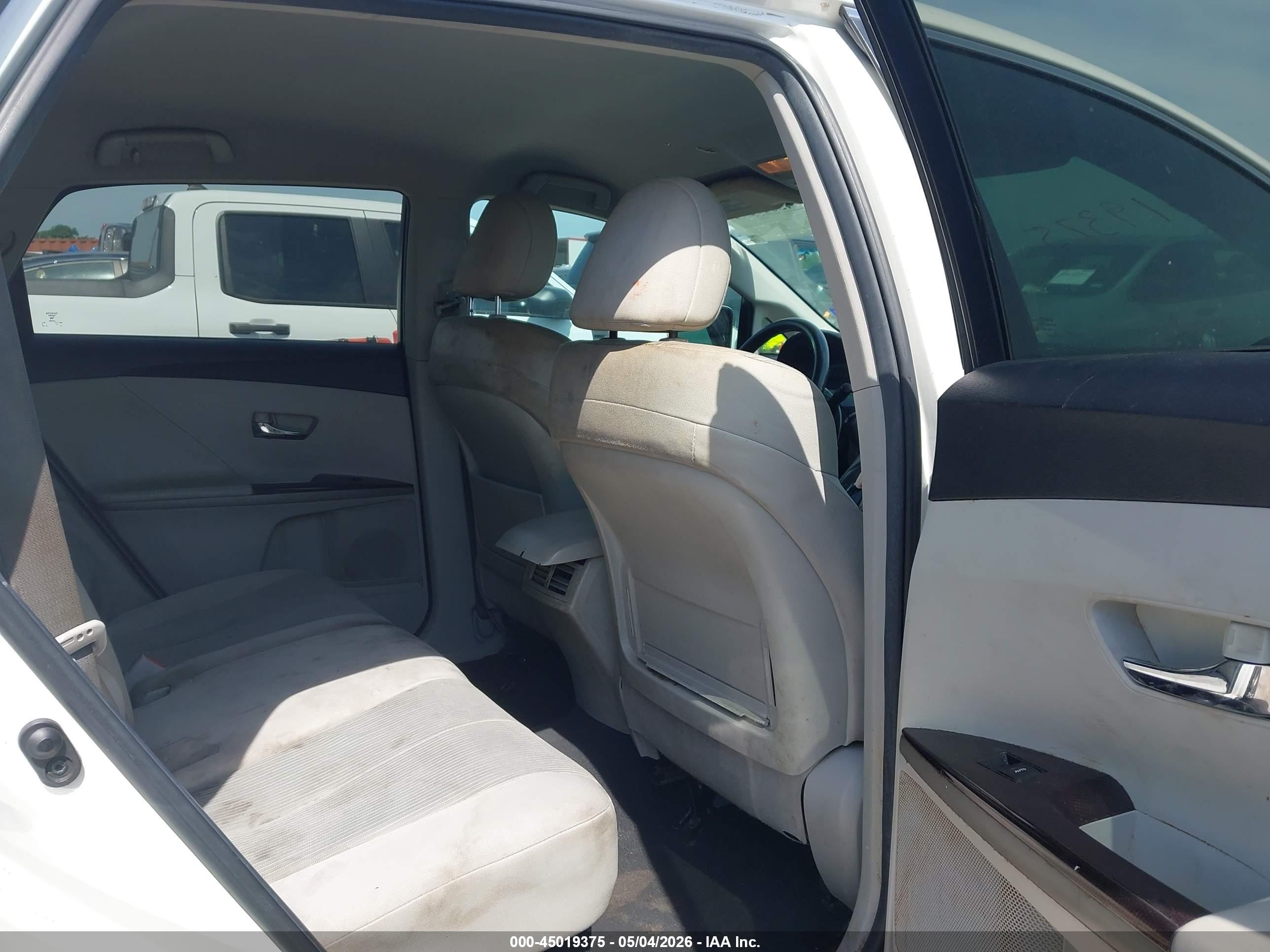 TOYOTA VENZA image 8