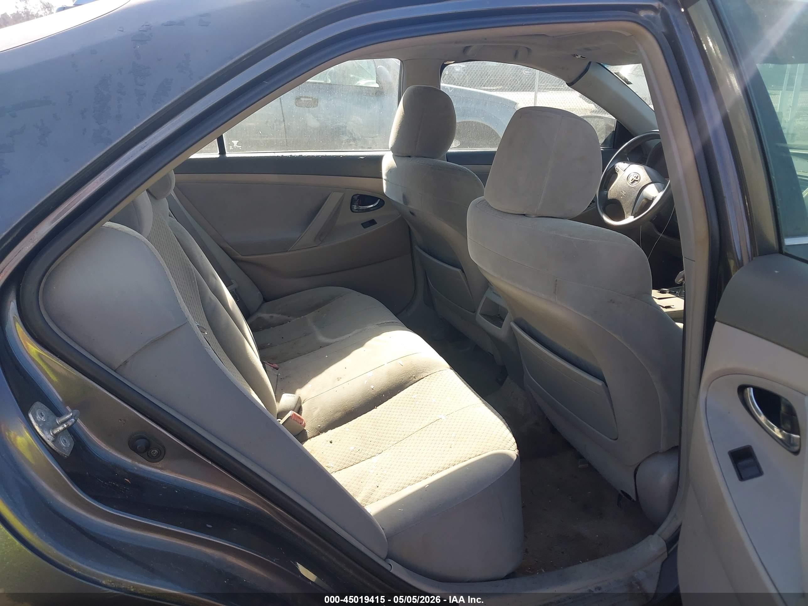 TOYOTA CAMRY image 8