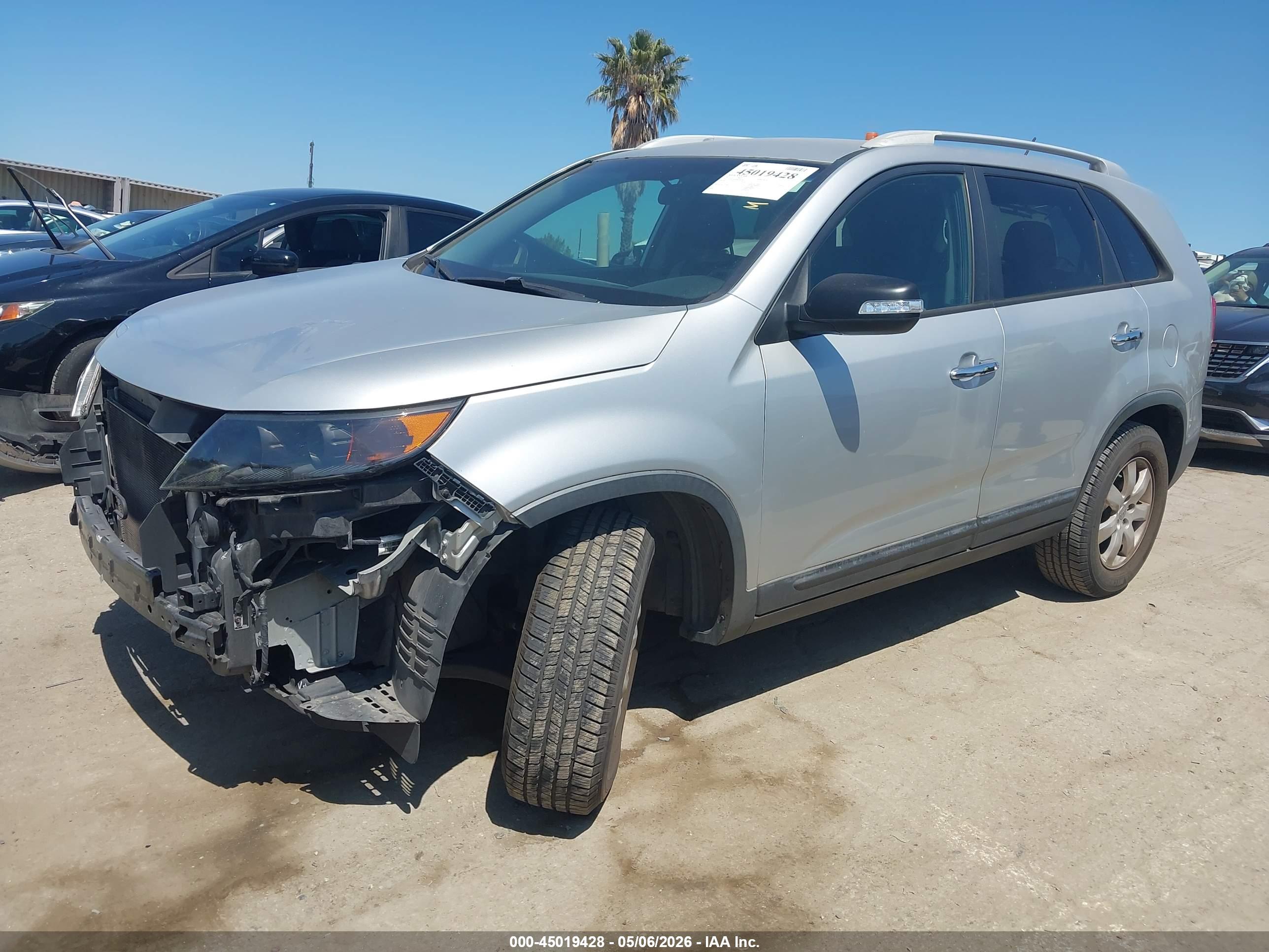 KIA SORENTO image 2
