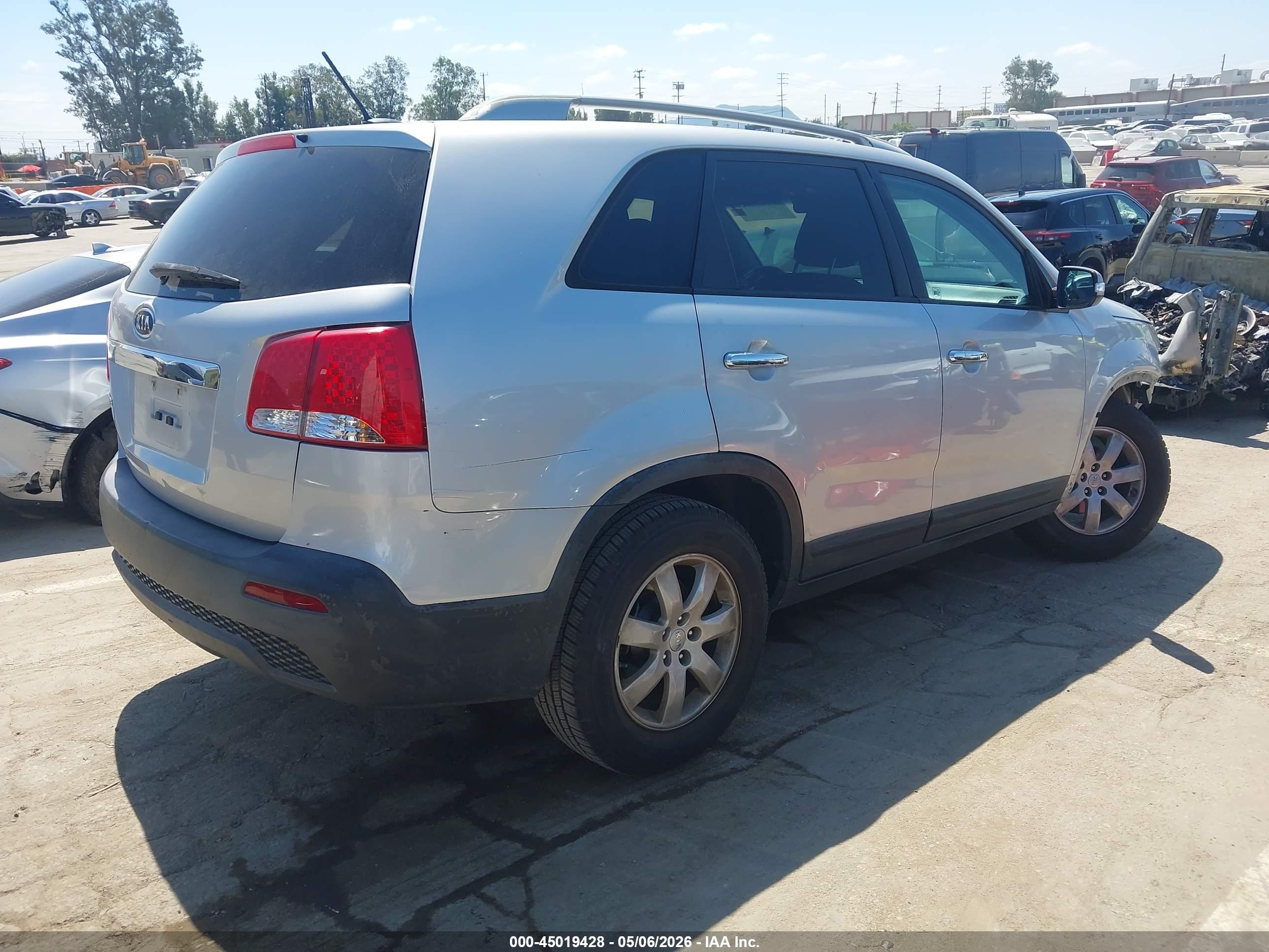 KIA SORENTO image 4
