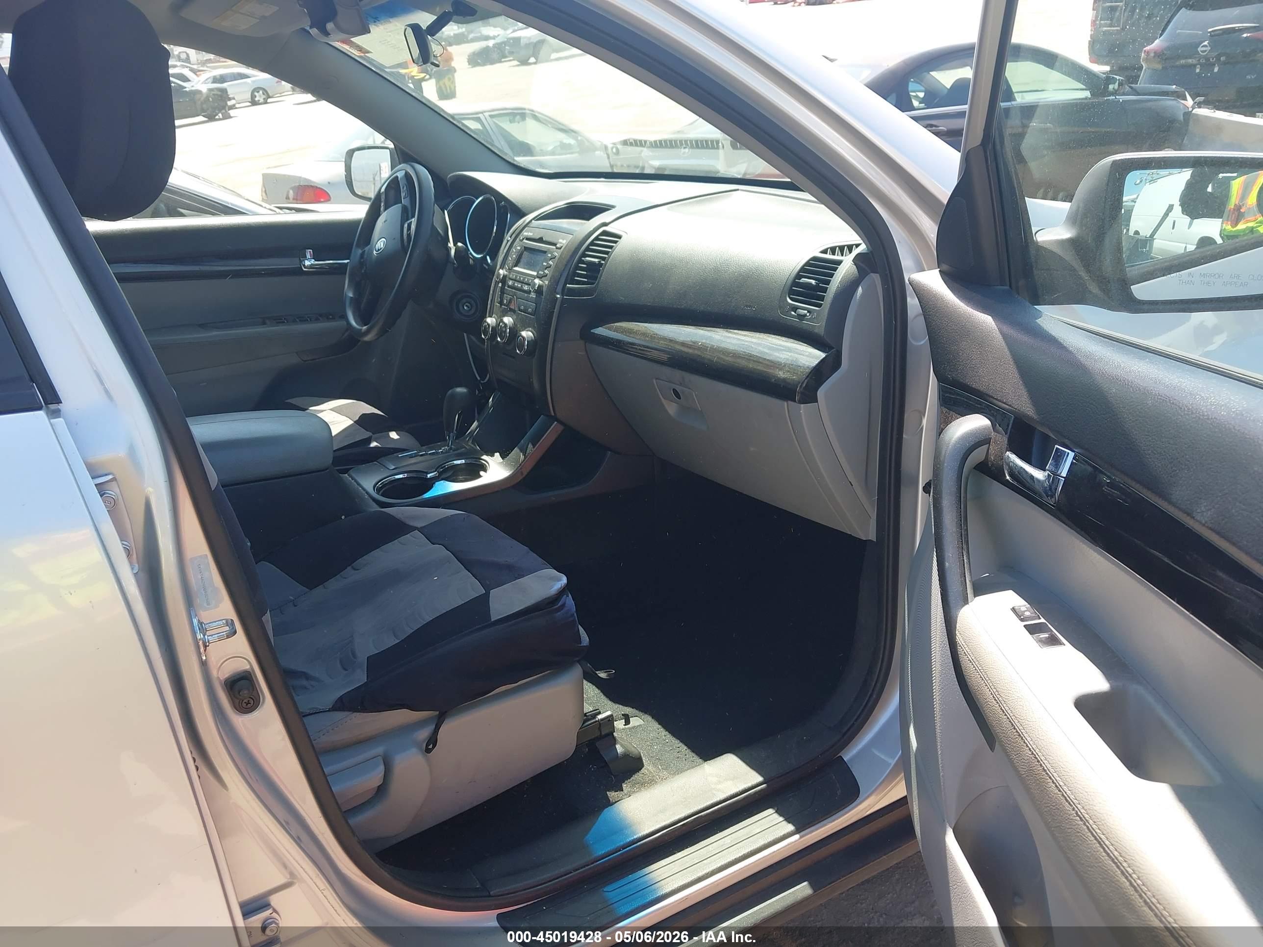 KIA SORENTO image 5