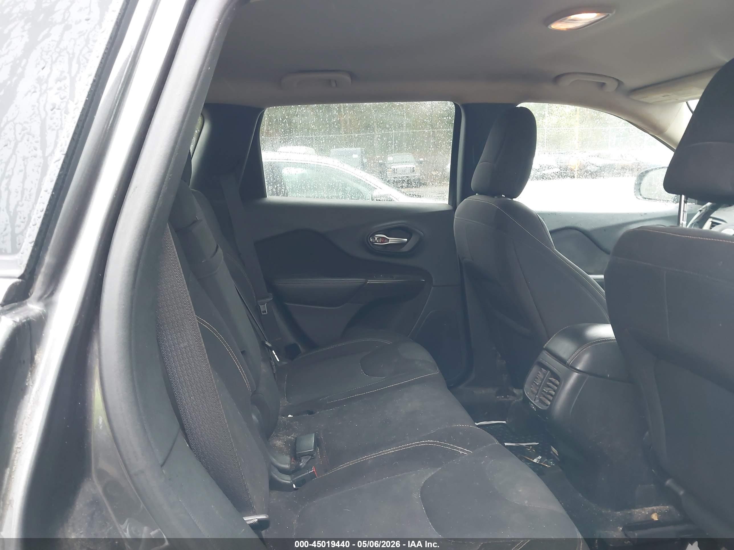 JEEP CHEROKEE image 8