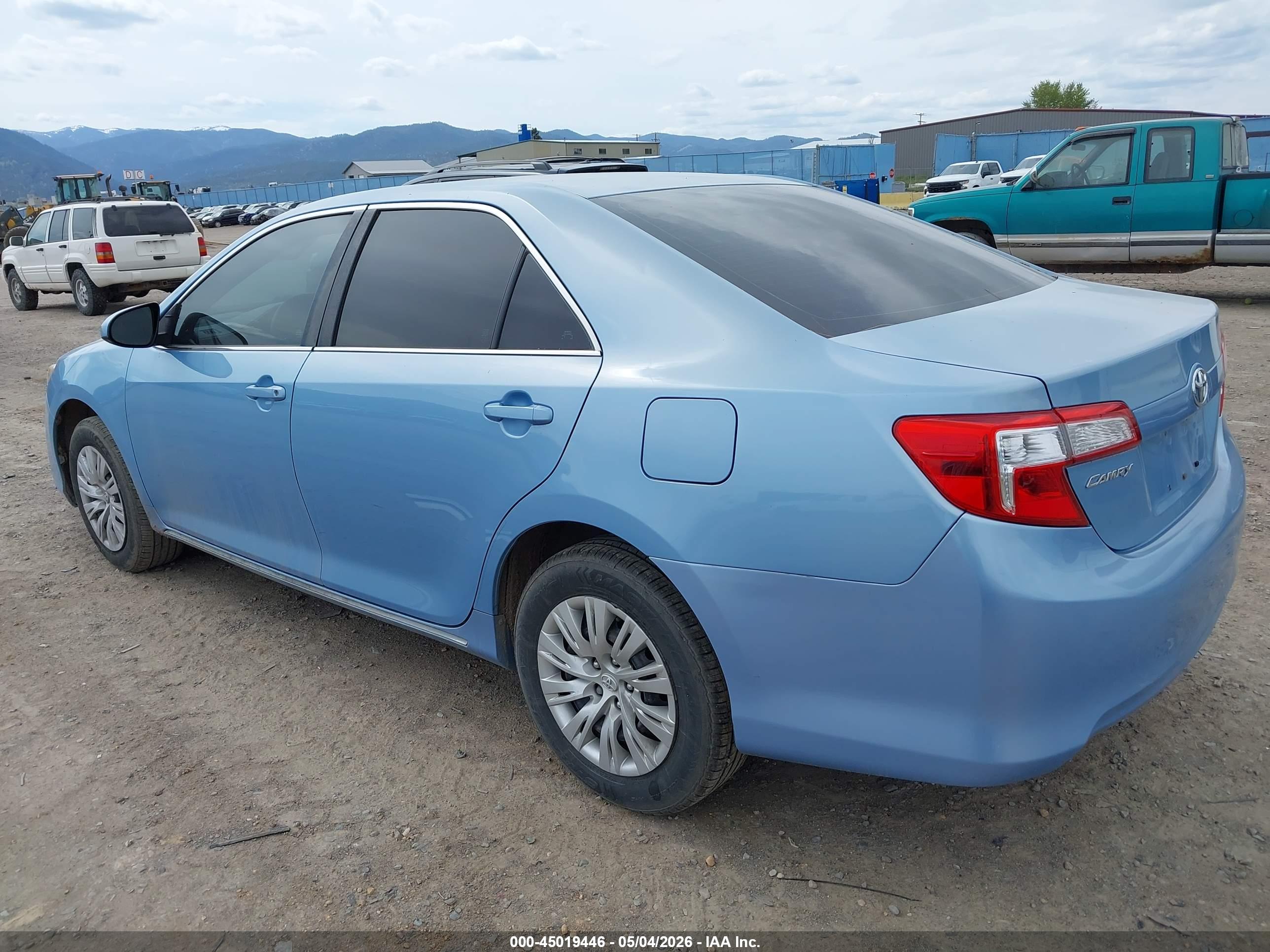 TOYOTA CAMRY image 3