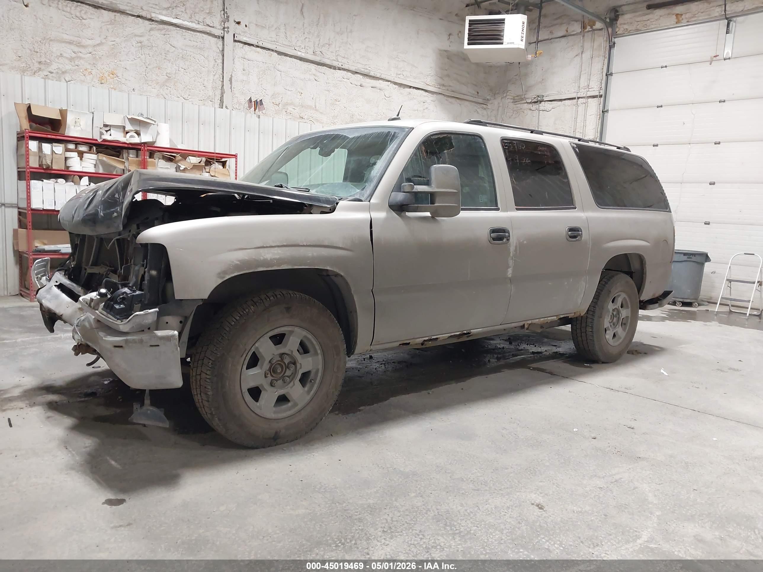 CHEVROLET SUBURBAN image 2