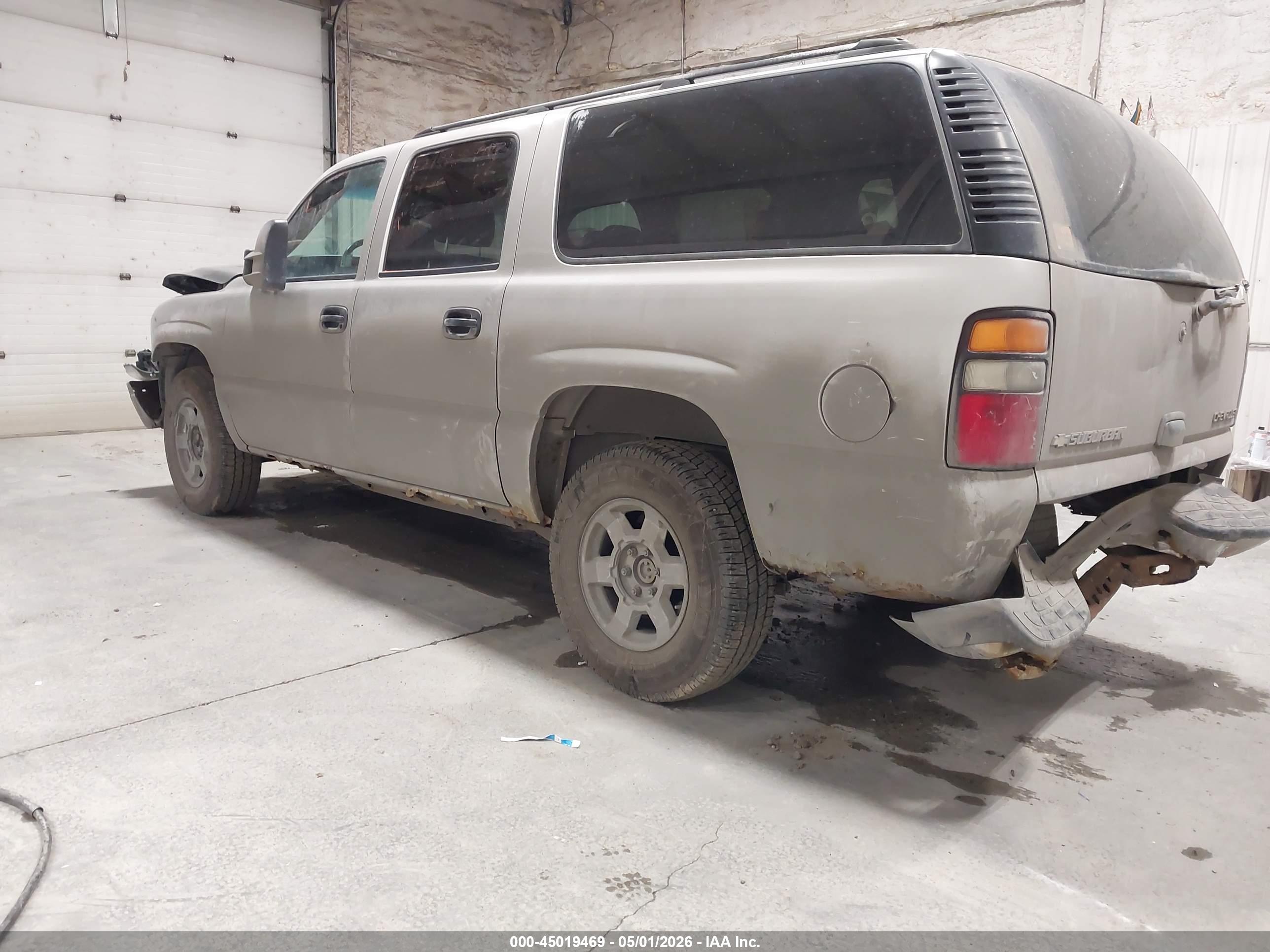 CHEVROLET SUBURBAN image 3