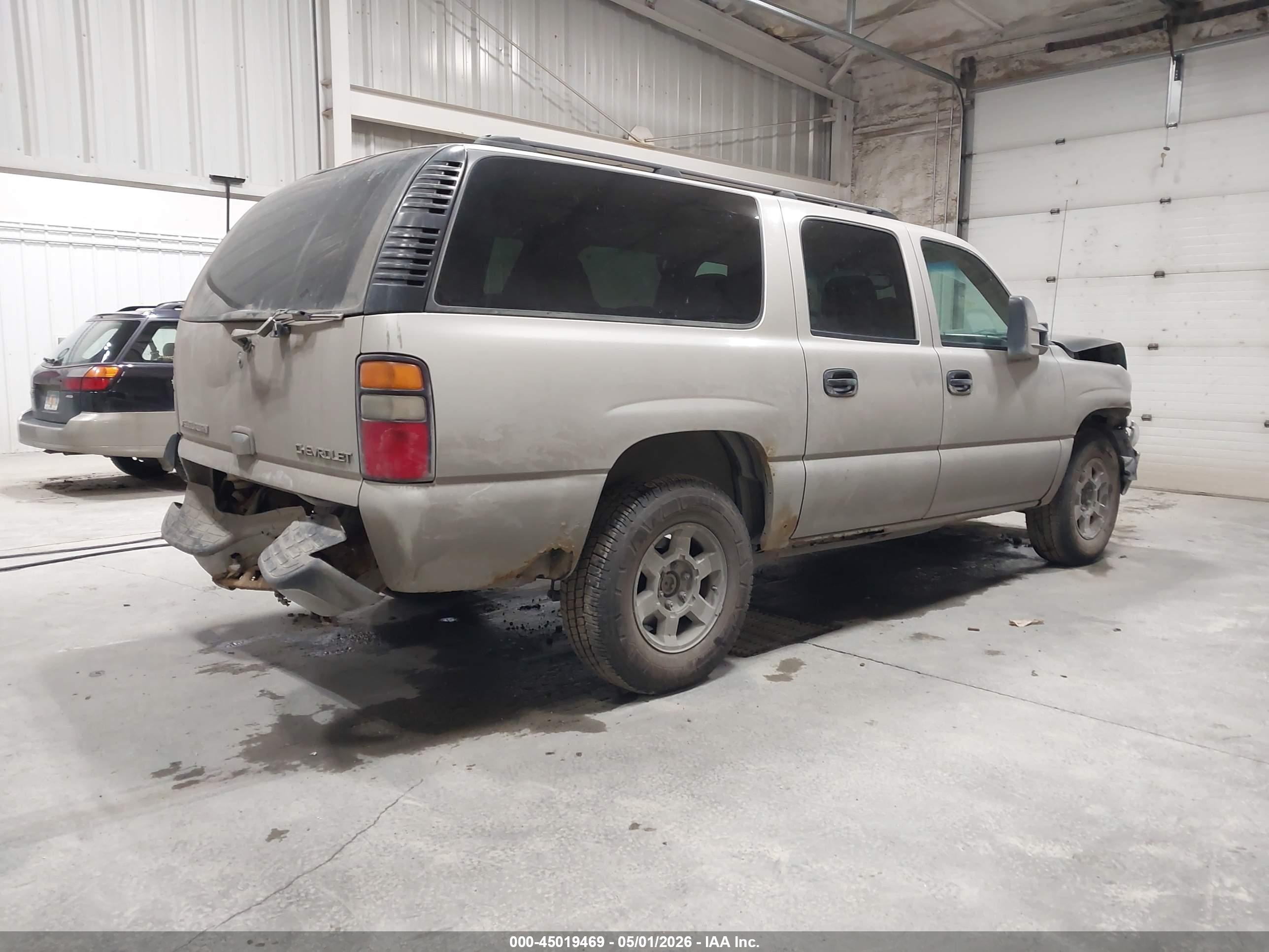 CHEVROLET SUBURBAN image 4