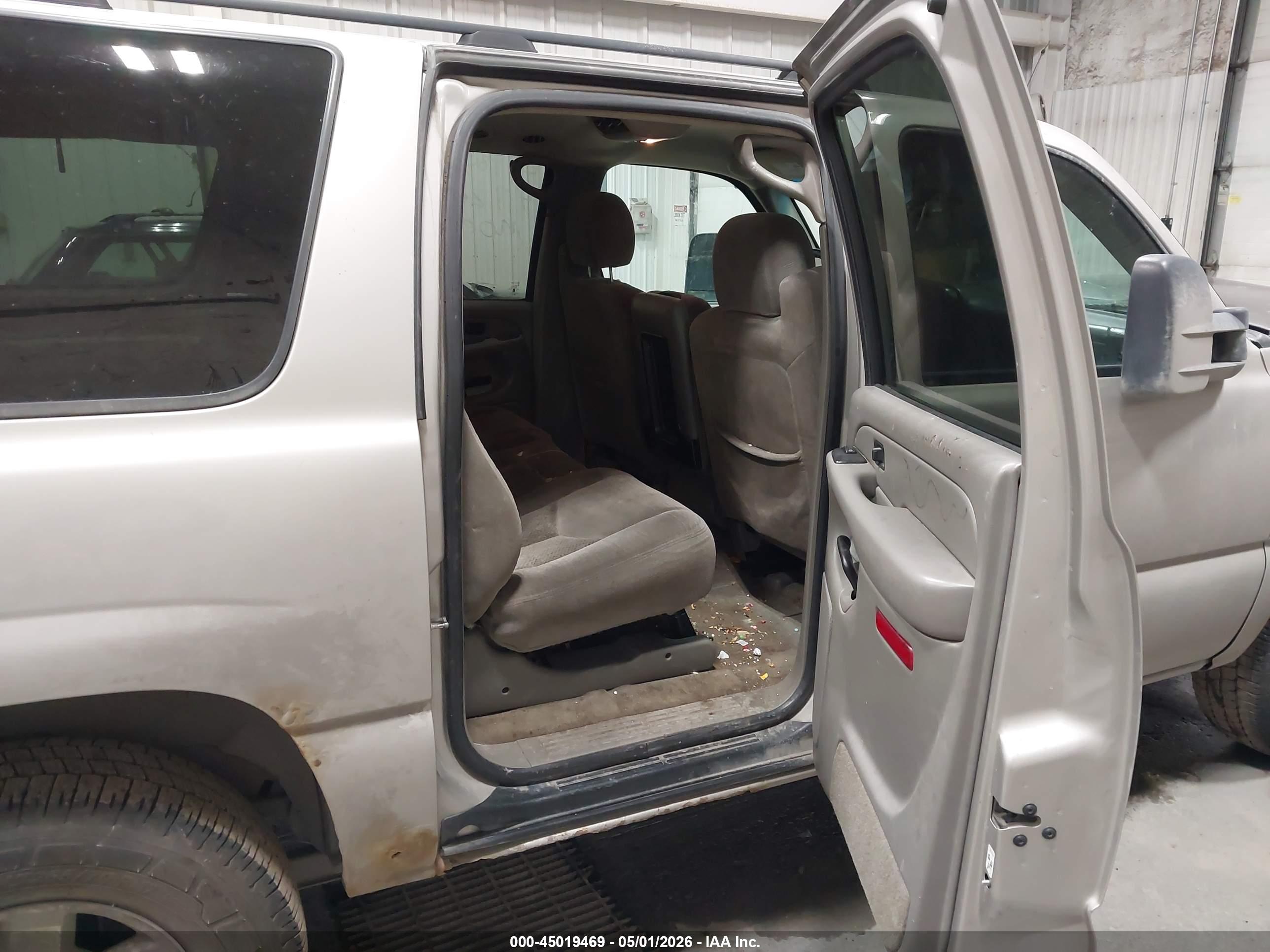 CHEVROLET SUBURBAN image 8